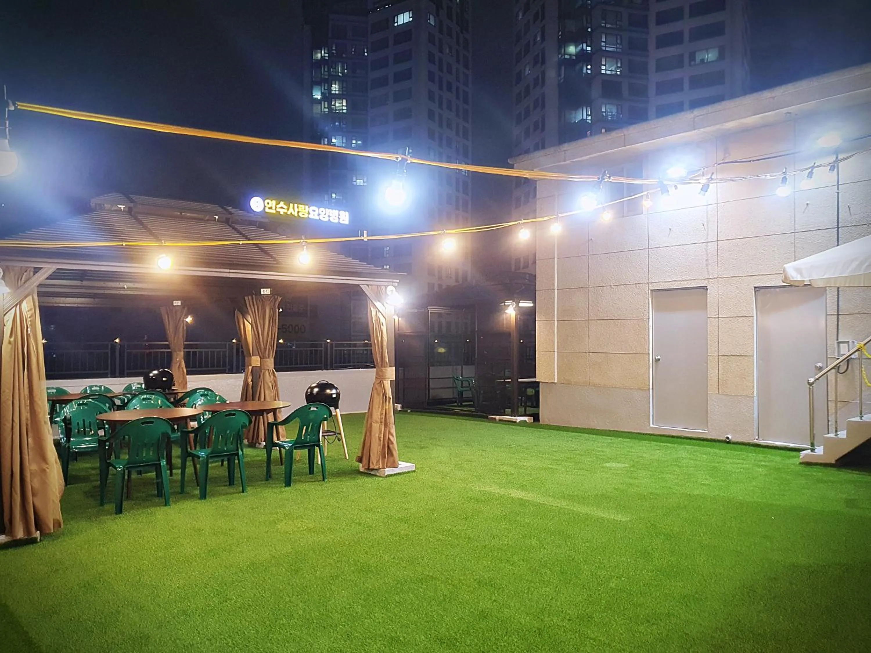 BBQ facilities in Bluebird Hotel