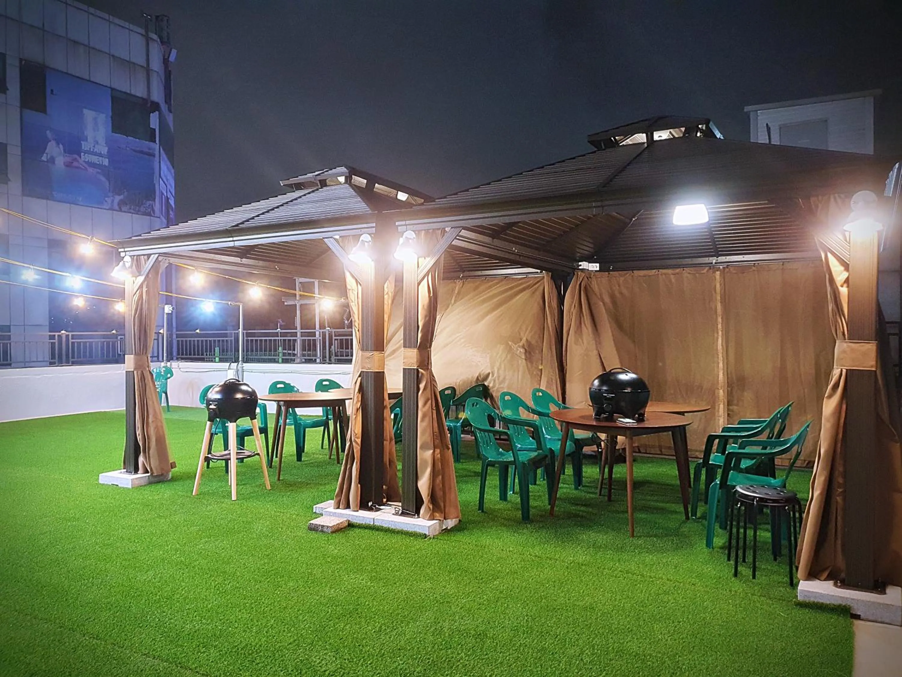 BBQ facilities in Bluebird Hotel