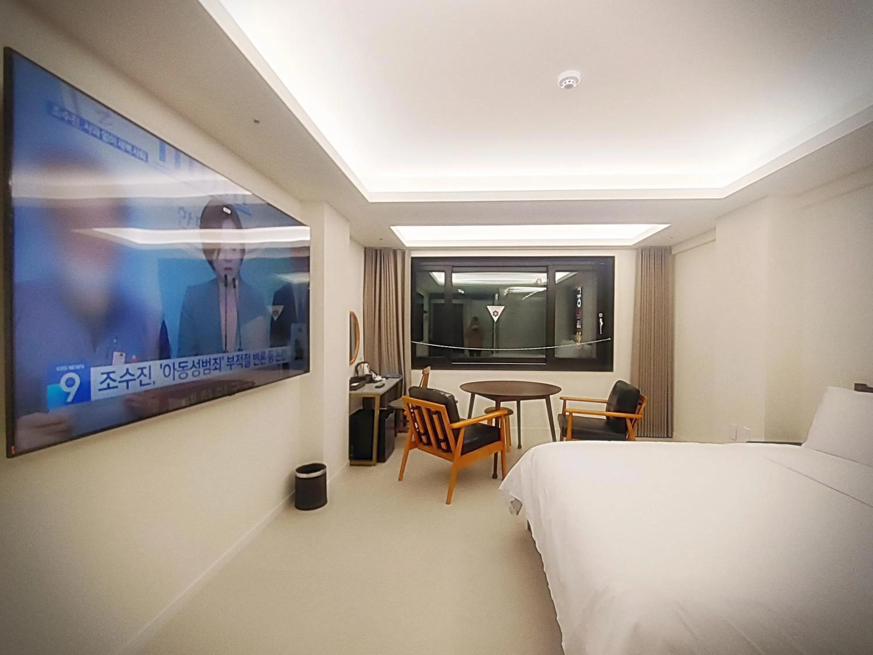 TV and multimedia, Bed in Bluebird Hotel