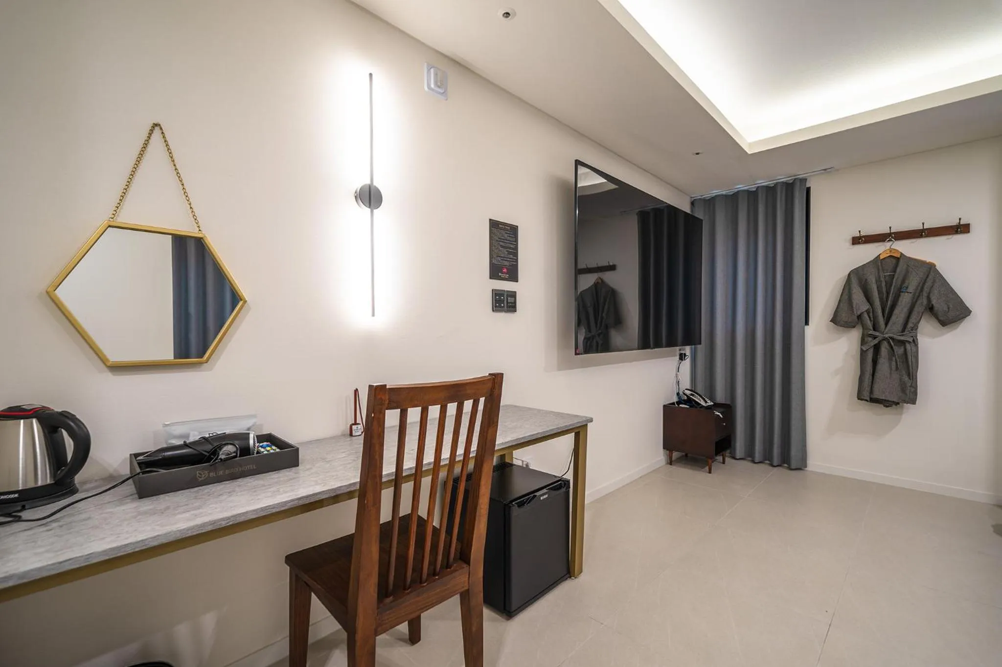 hair dresser in Bluebird Hotel