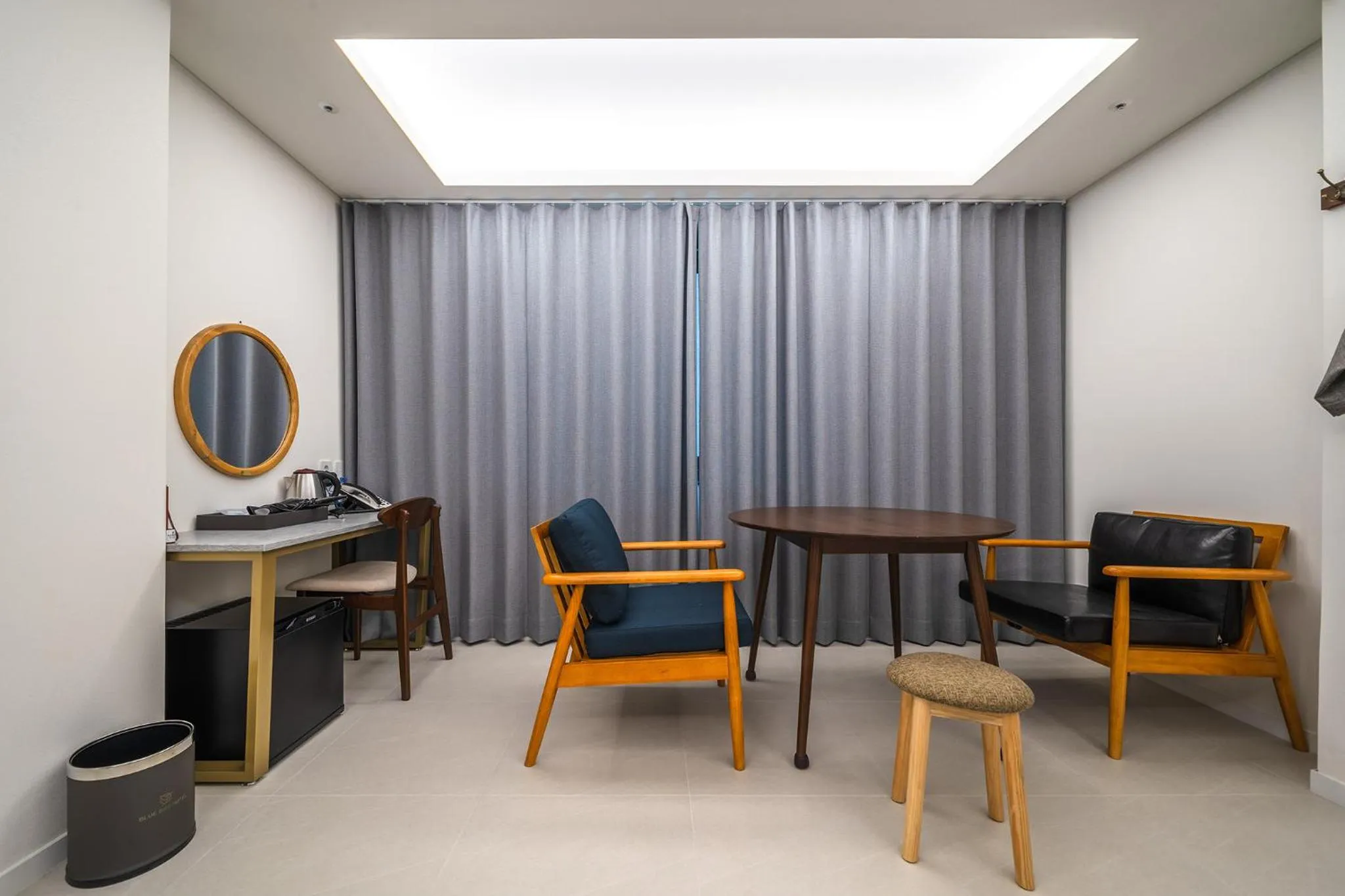 hair dresser in Bluebird Hotel