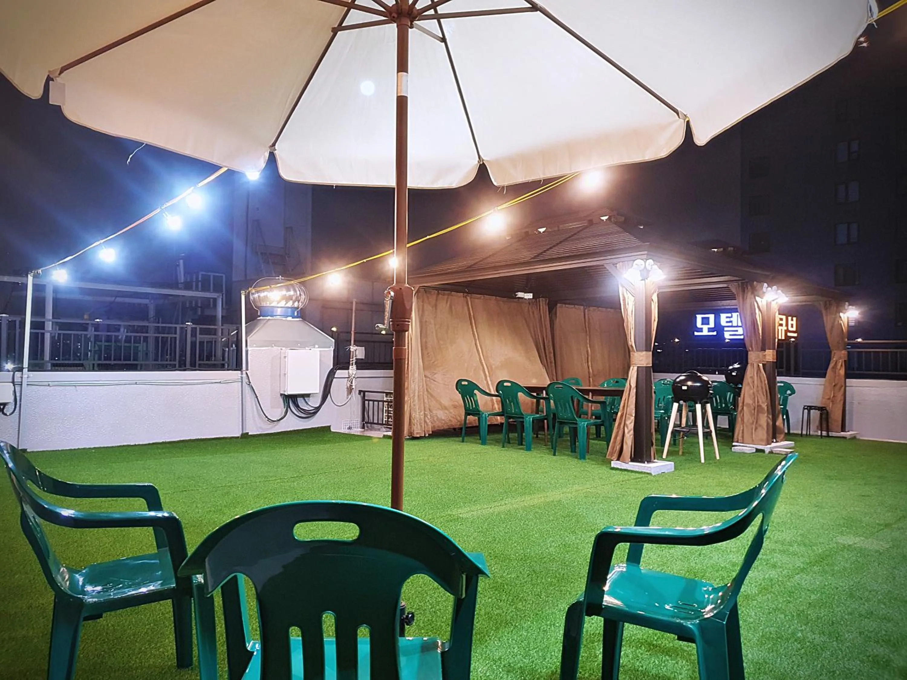 BBQ facilities in Bluebird Hotel