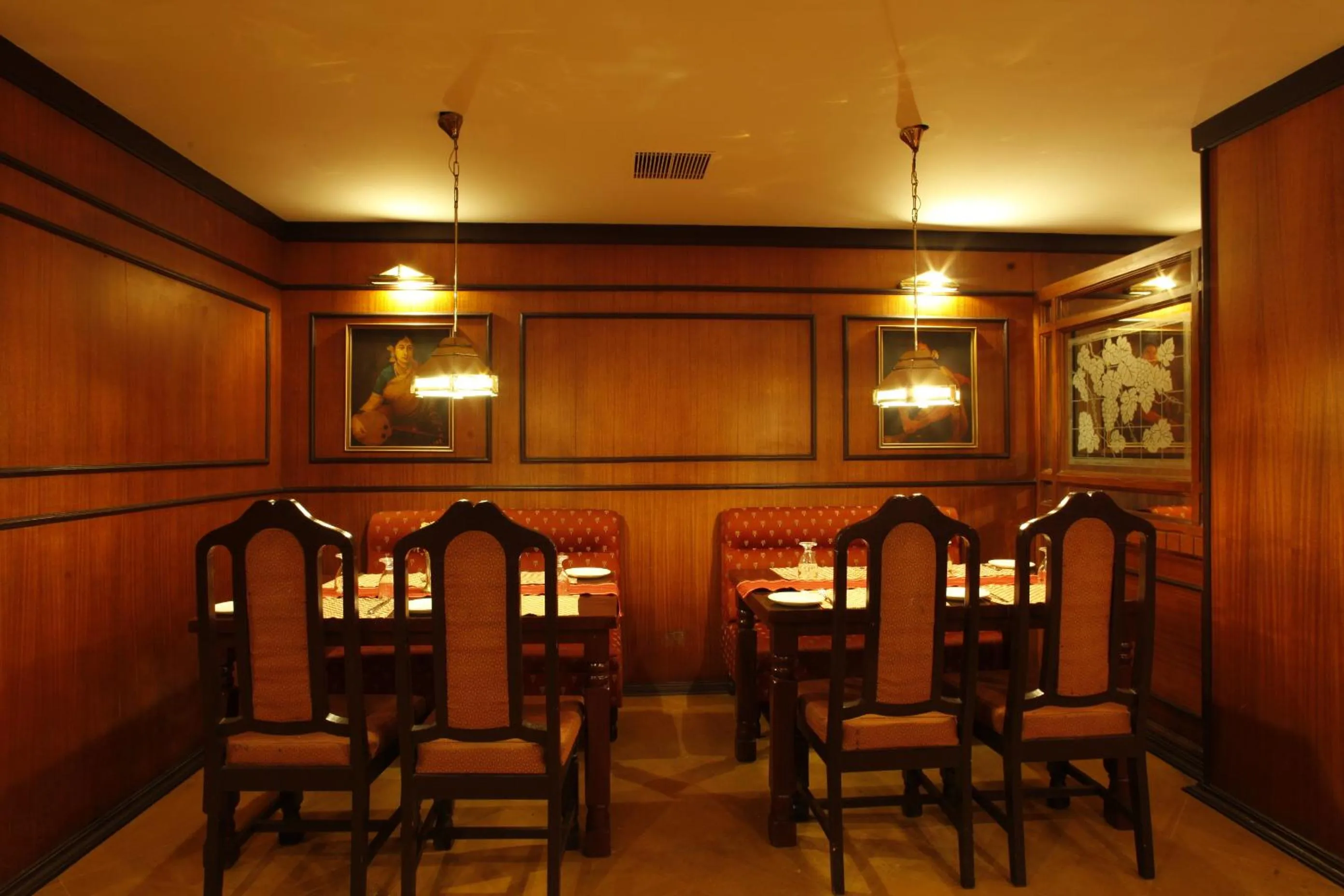 Restaurant/places to eat in Sopanam Heritage