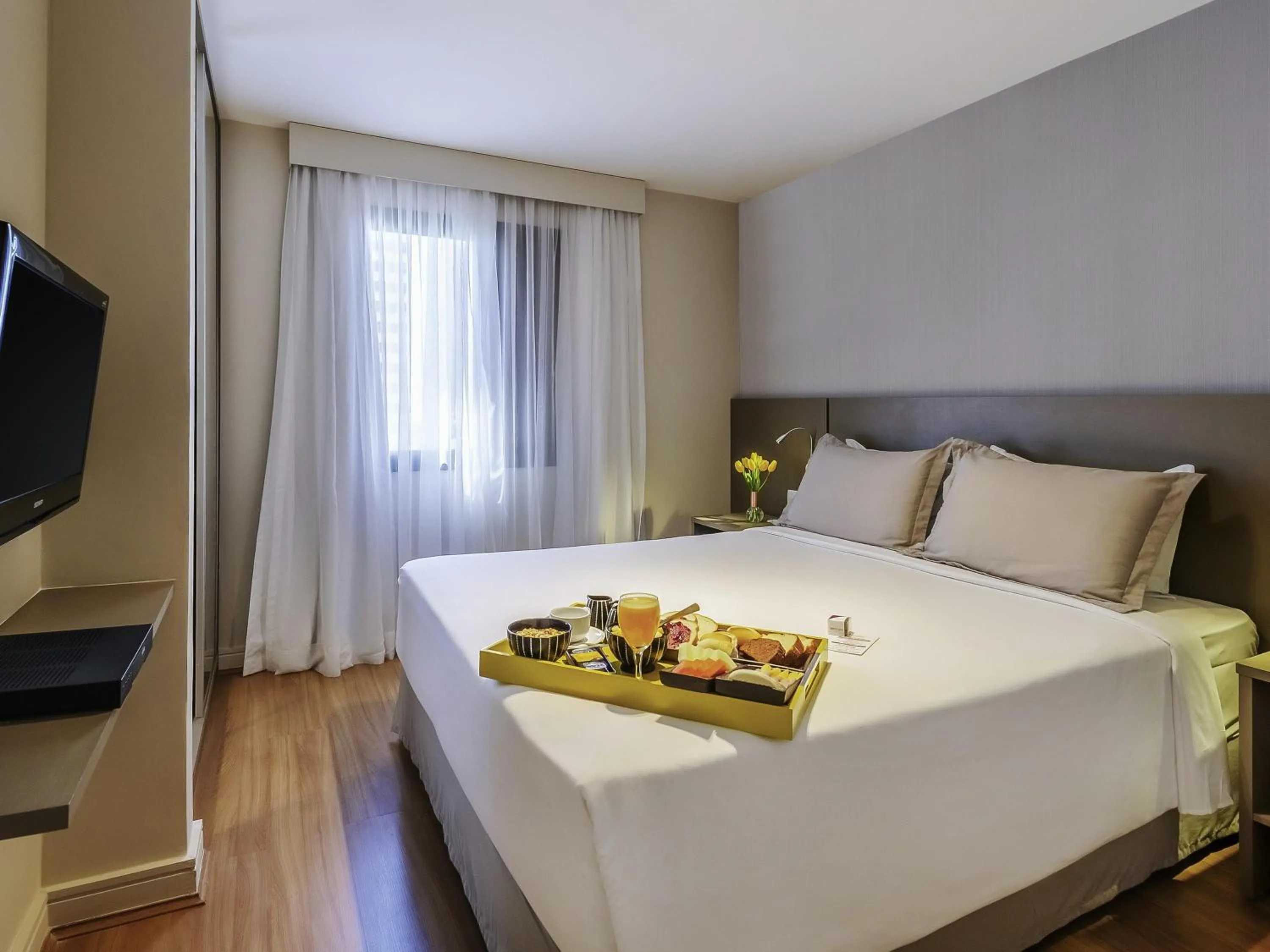 Restaurant/places to eat, Bed in Mercure Sao Paulo Moema