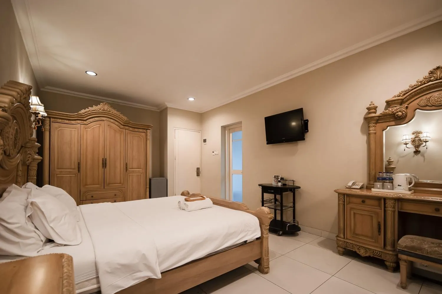 Photo of the whole room, Bed in Cove Ottenville Boutique Hotel