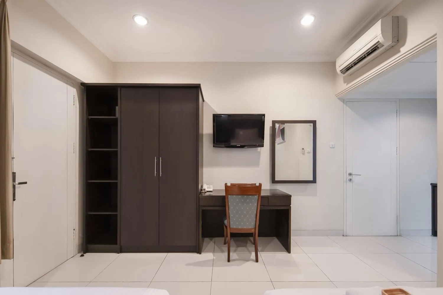 TV and multimedia in Cove Ottenville Boutique Hotel