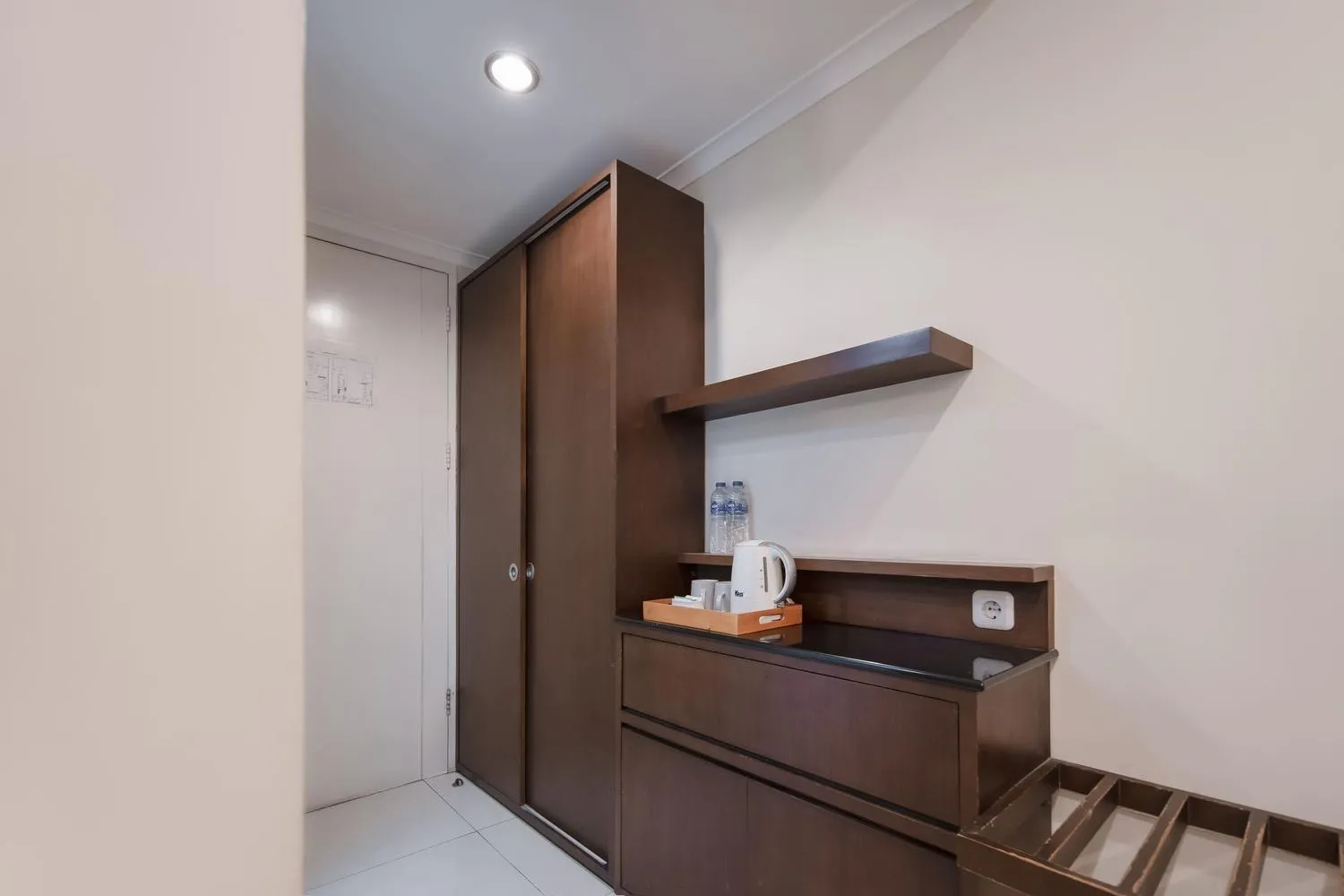 Coffee/tea facilities in Cove Ottenville Boutique Hotel