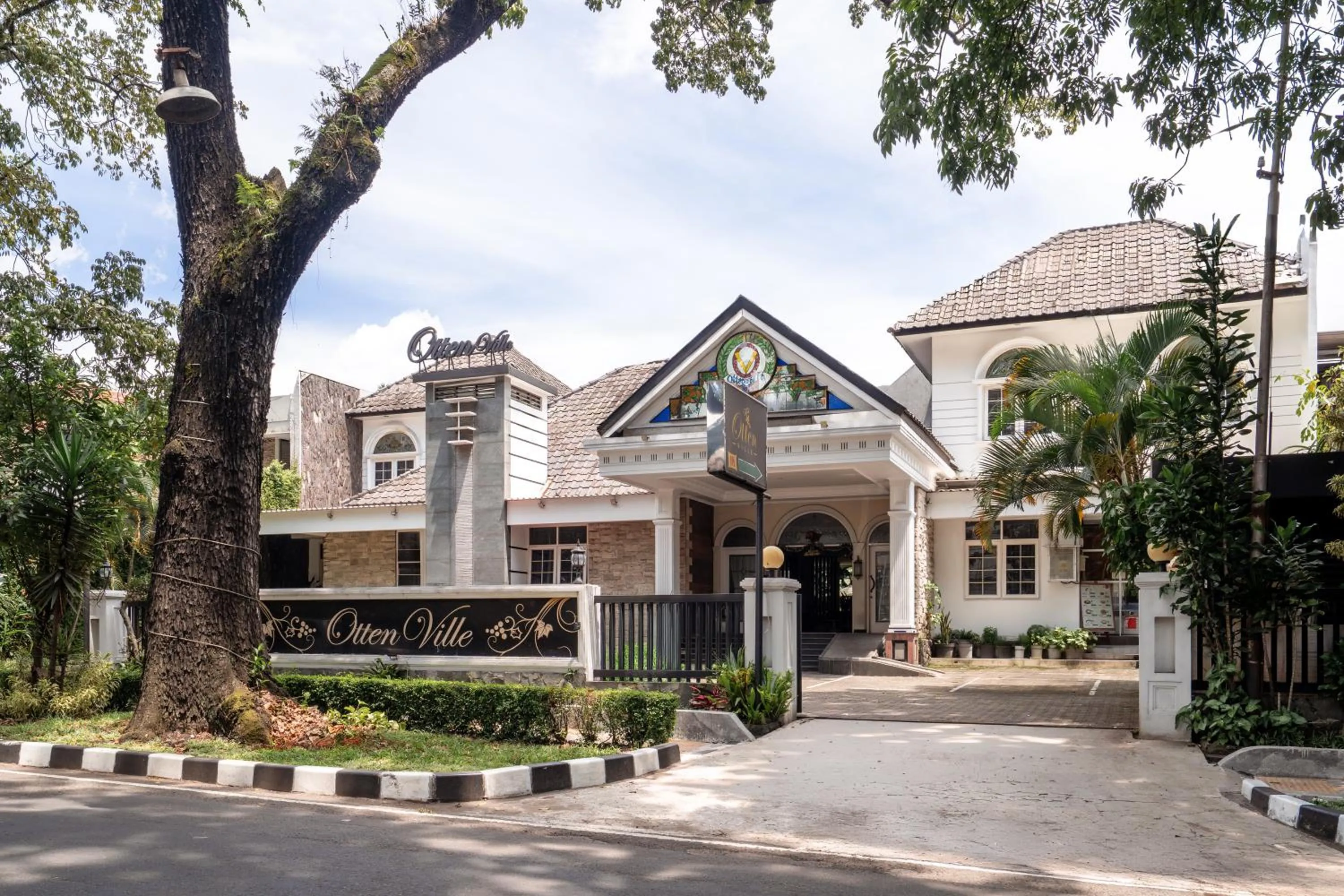 Facade/entrance in Rehat at Ottenville Boutique Hotel