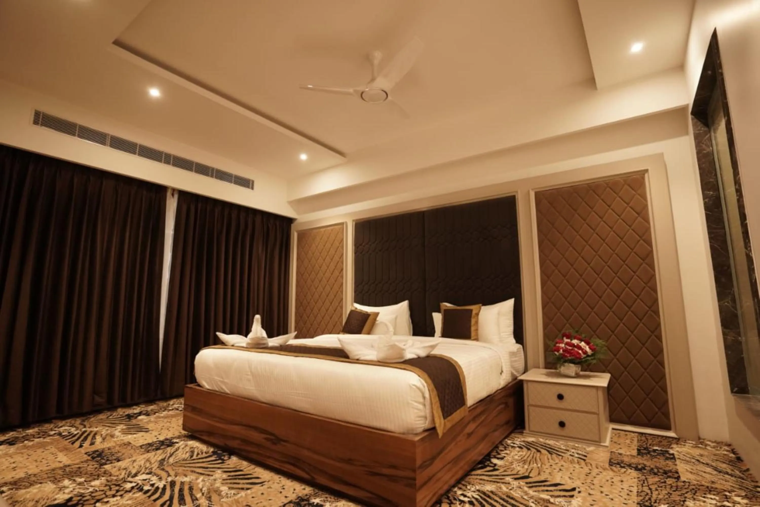 Bedroom, Bed in Classic Sapphire Ananta Bundi