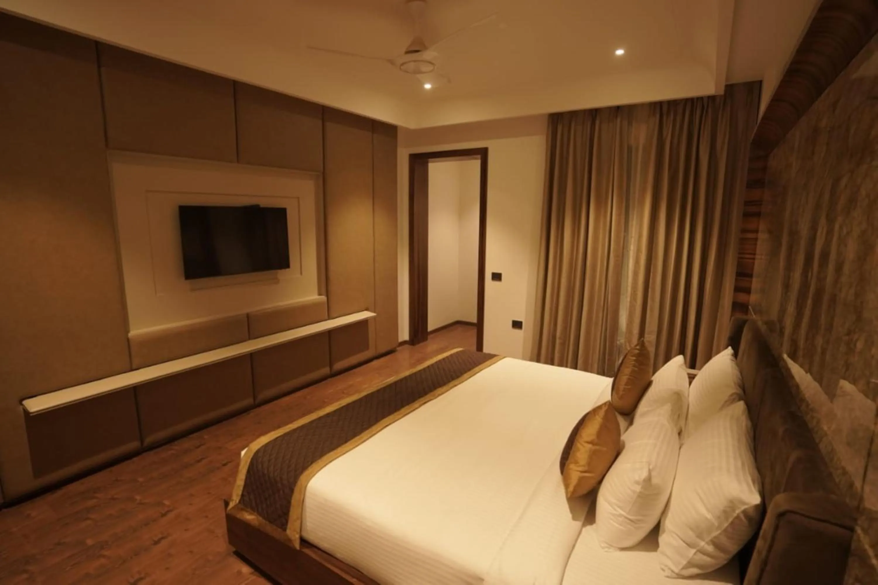Photo of the whole room, Bed in Classic Sapphire Ananta Bundi