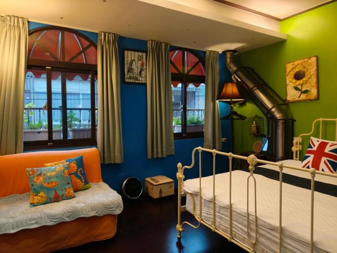 Photo of the whole room, Bed in Mystery13