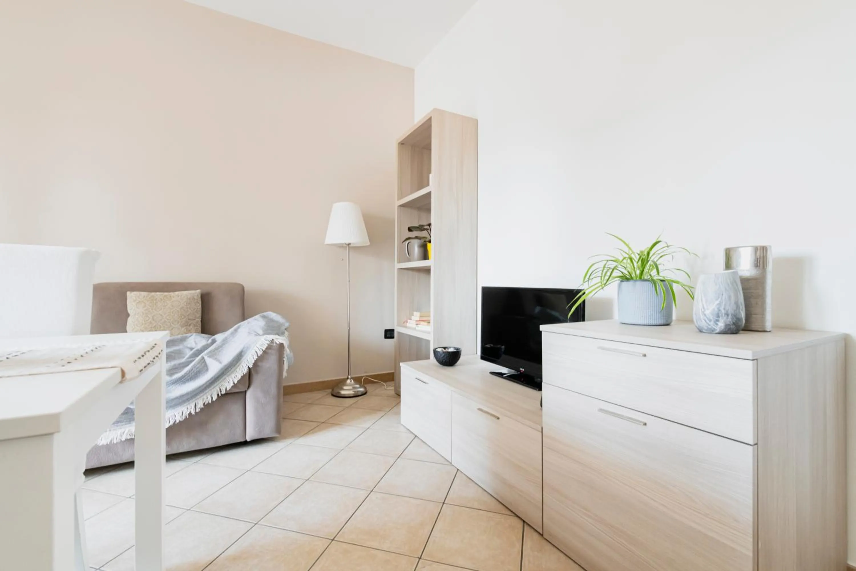 Dining area, Bed in HQ Aparthotel Milano Inn - Smart Suites