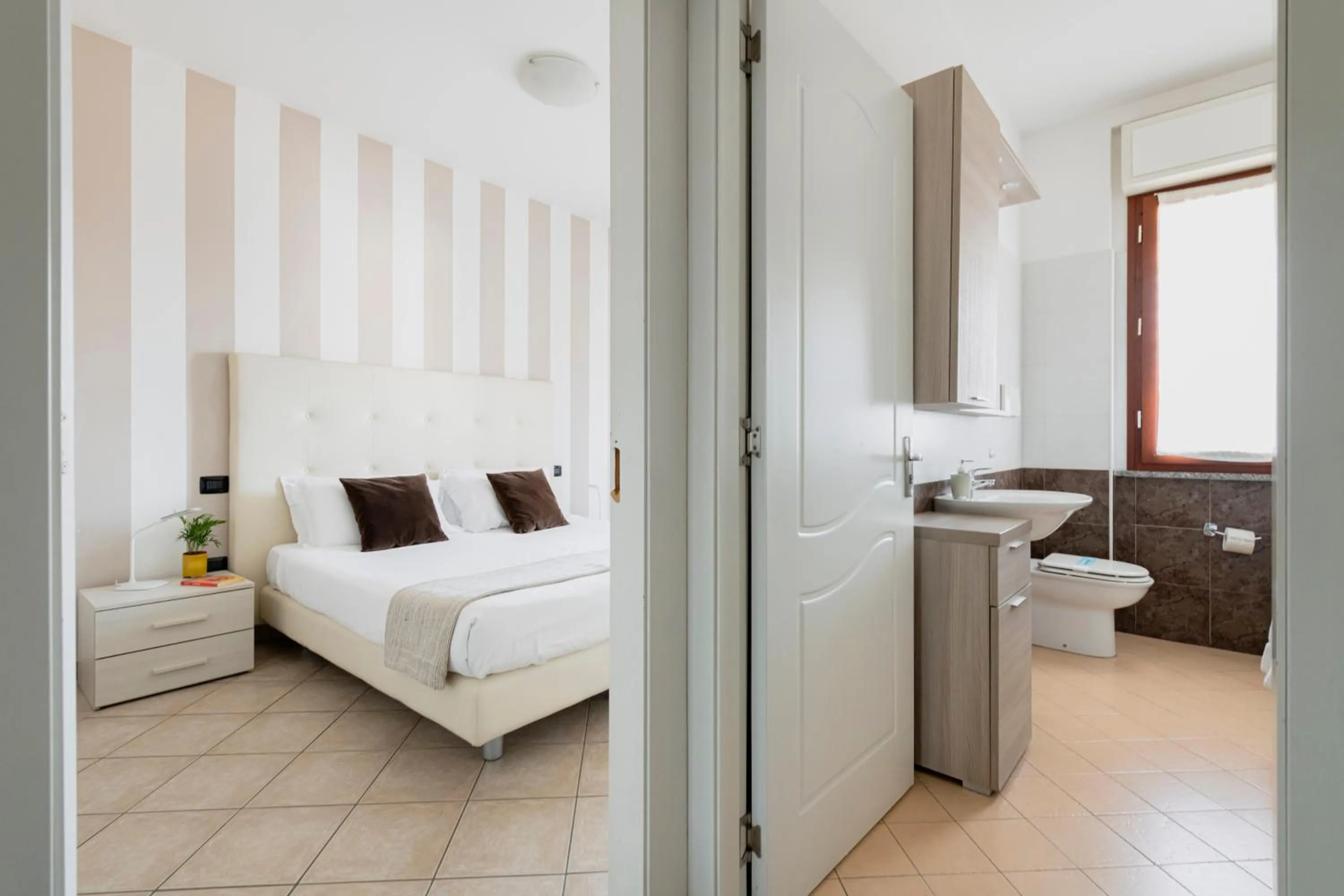 Photo of the whole room, Bed in HQ Aparthotel Milano Inn - Smart Suites