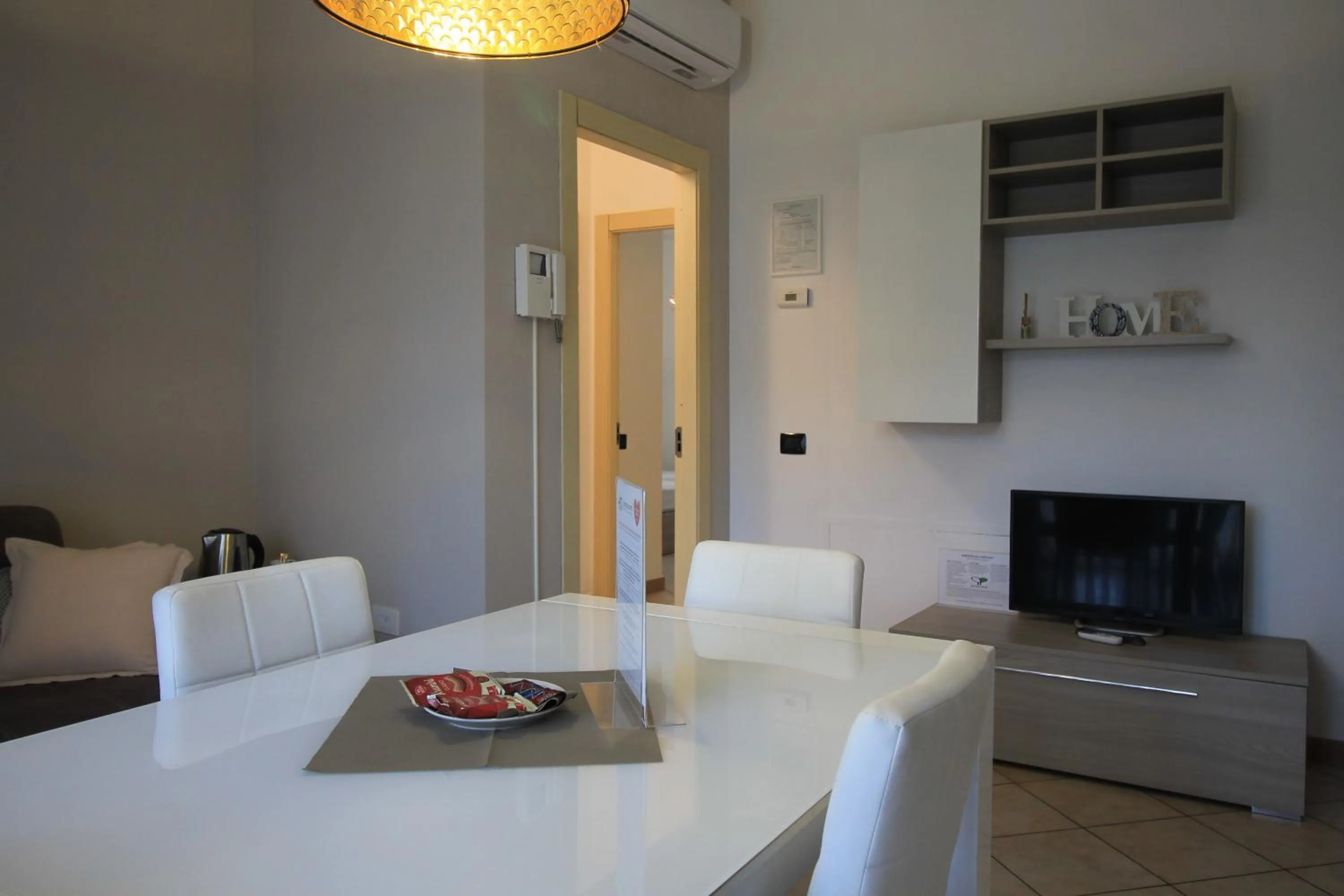 Dining area in HQ Aparthotel Milano Inn - Smart Suites