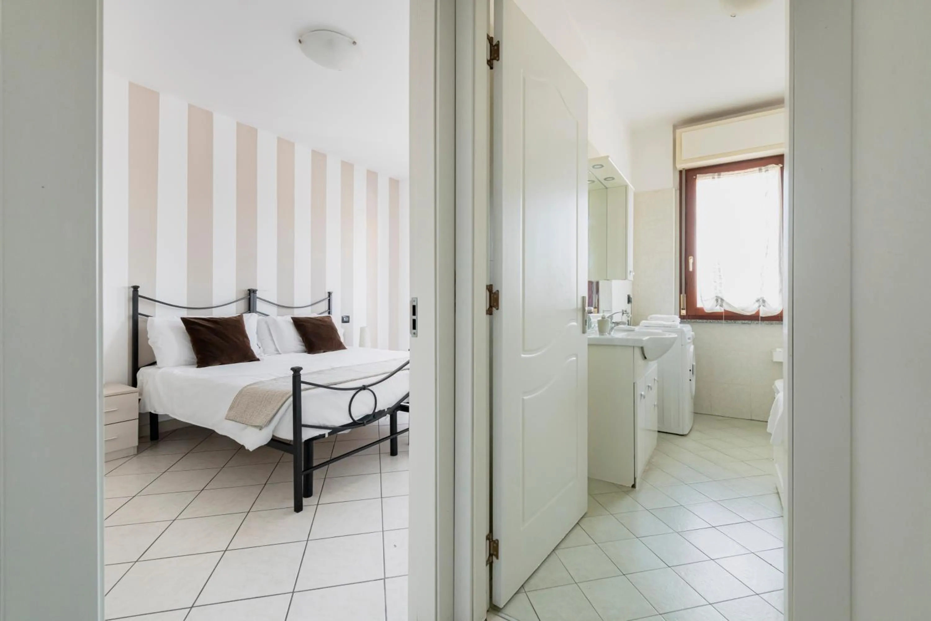 Photo of the whole room, Bed in HQ Aparthotel Milano Inn - Smart Suites