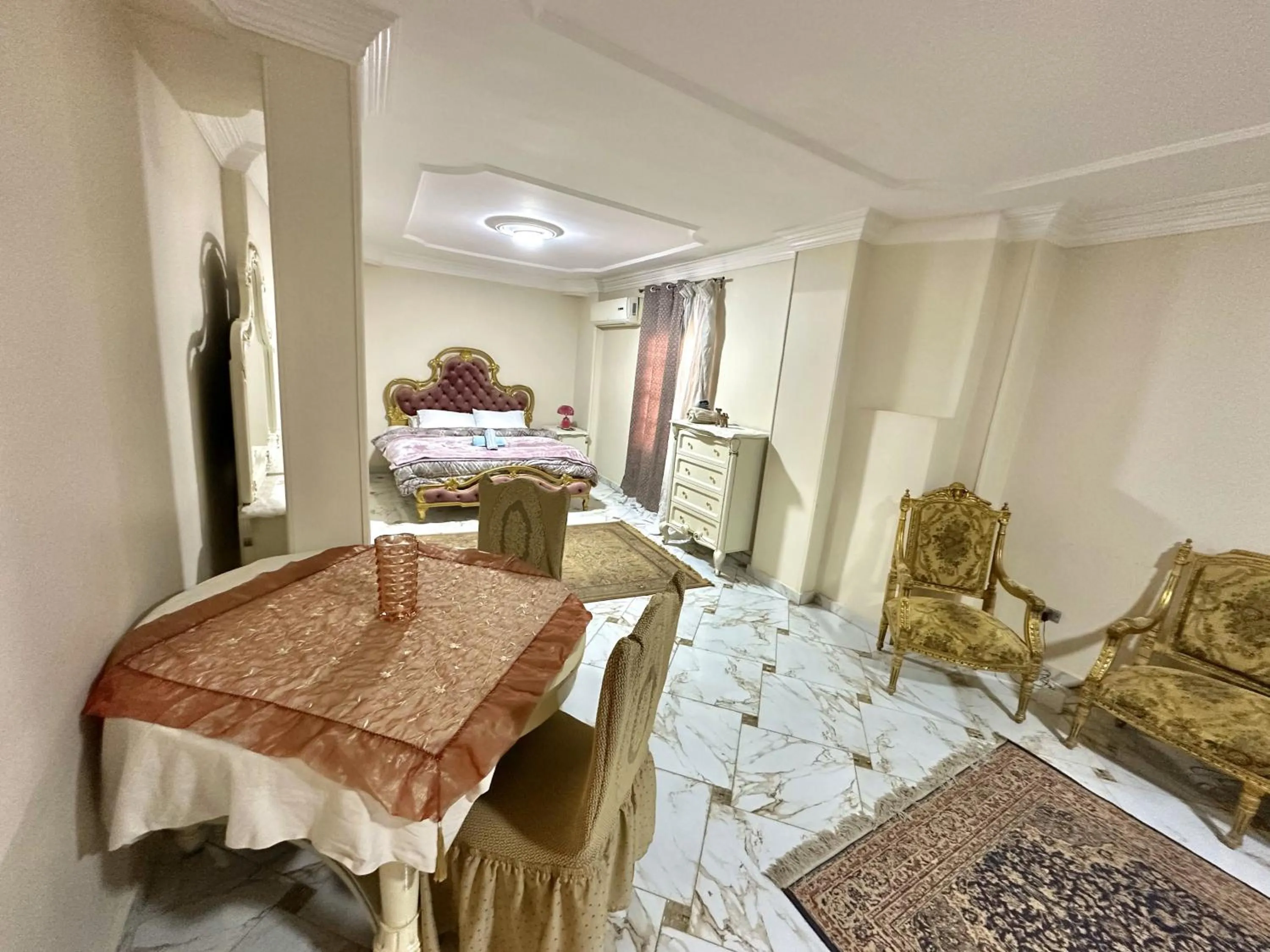 Queen of the pyramids hotel