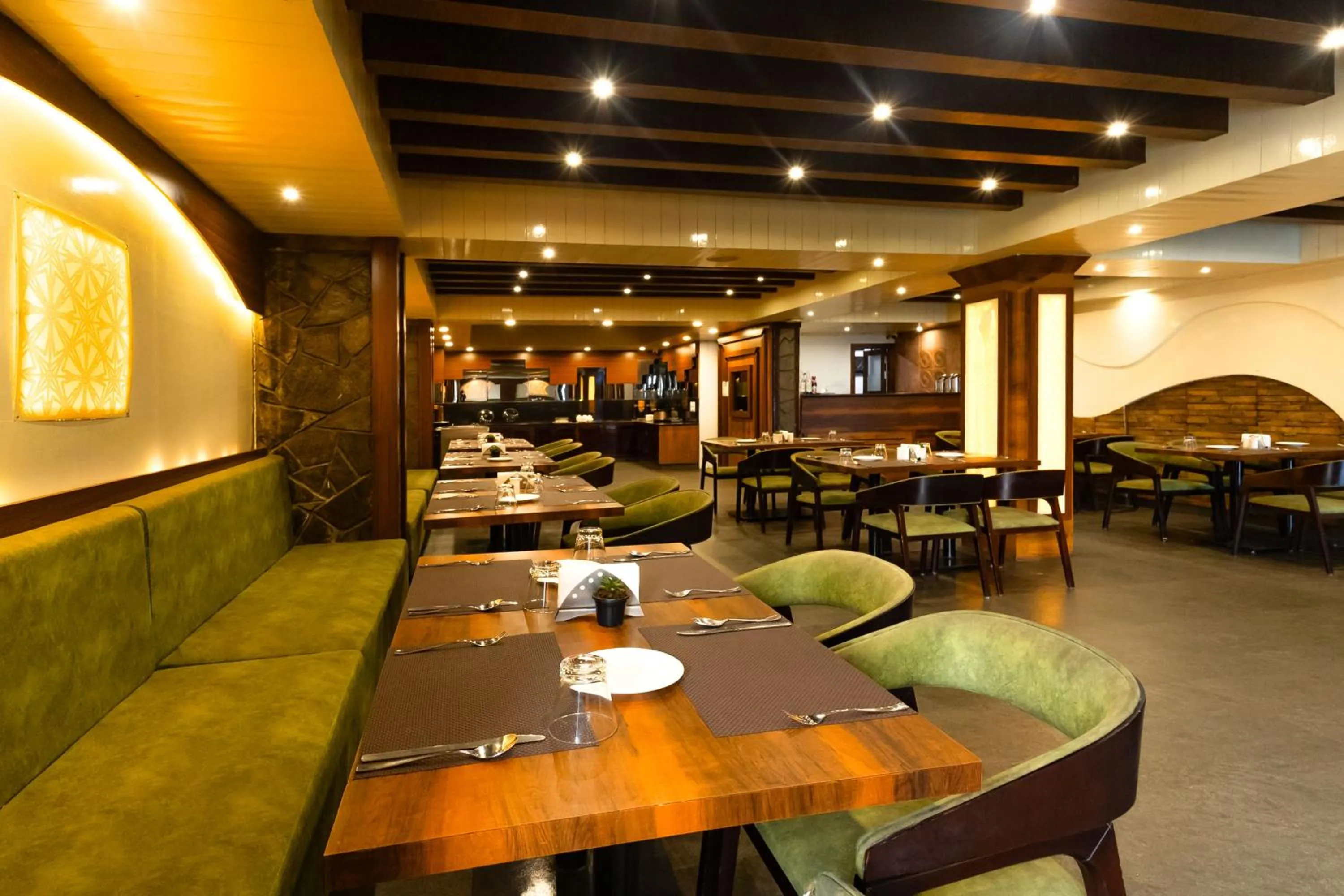 Restaurant/places to eat in Sumitel Queens Yard