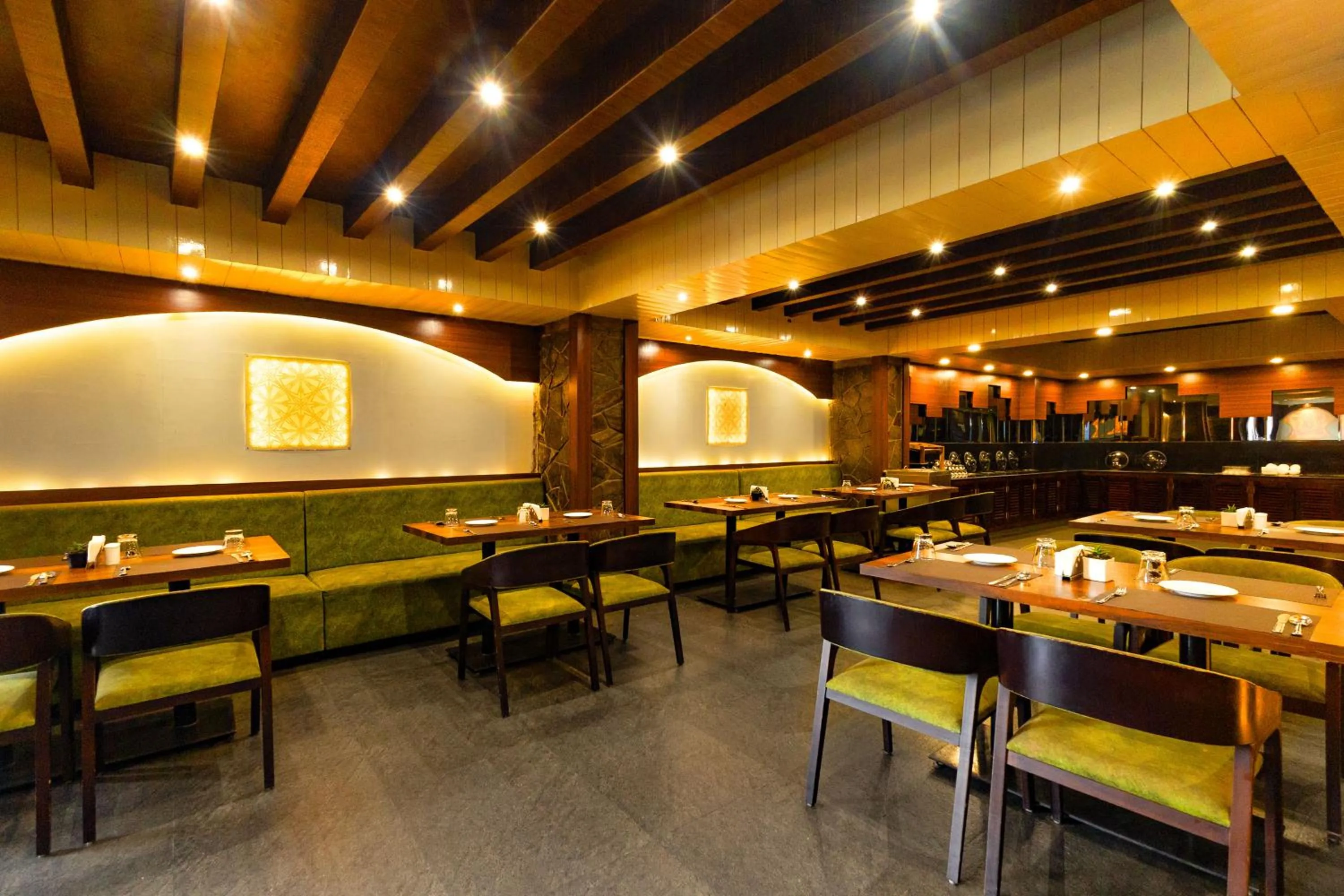 Restaurant/places to eat in Sumitel Queens Yard