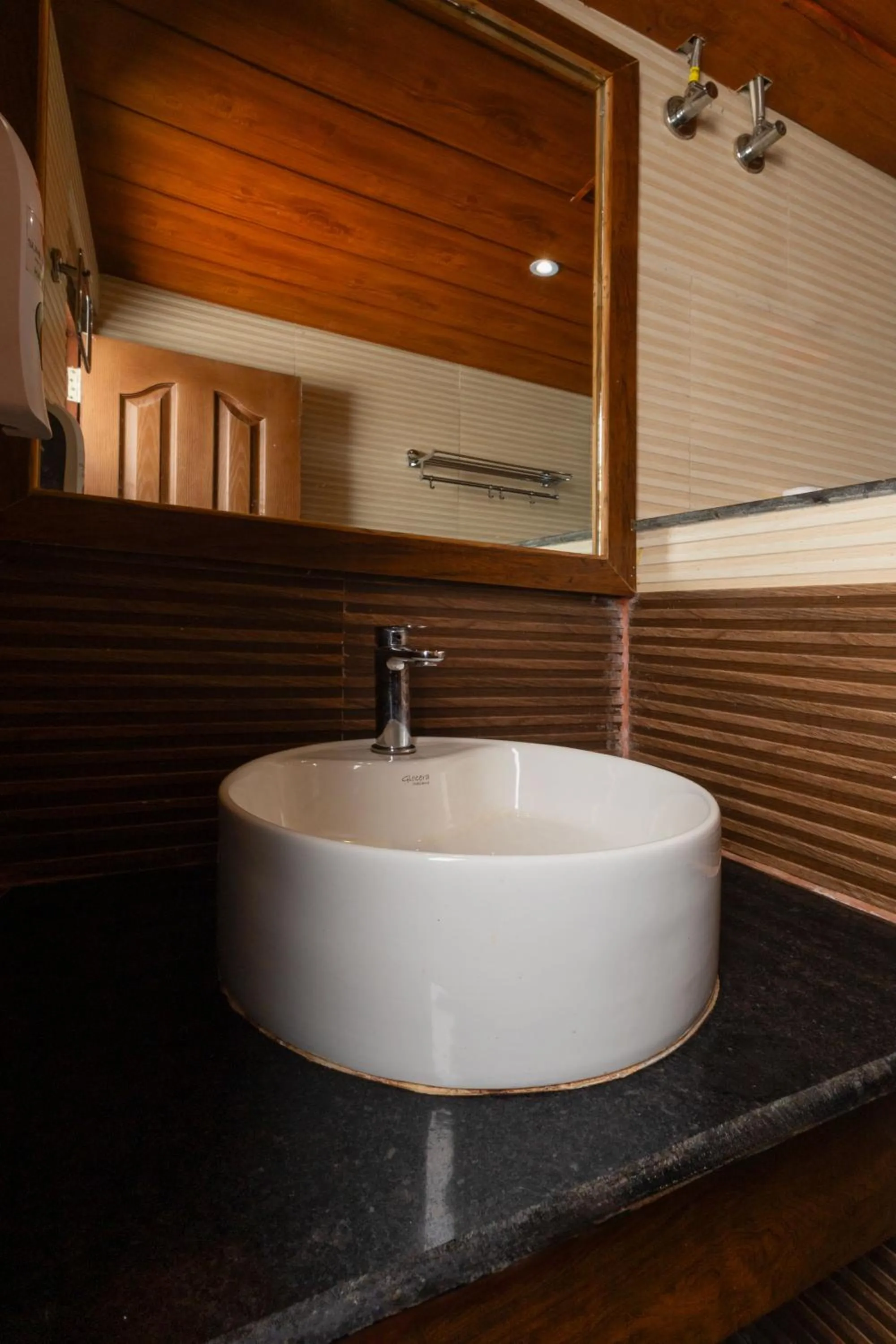 Bathroom in Sumitel Queens Yard