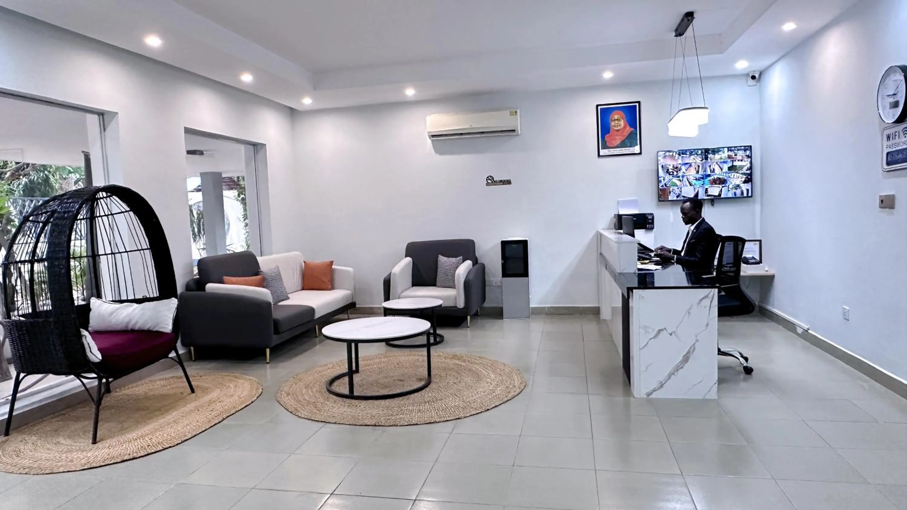 Restaurant/places to eat in No 33 Lodge