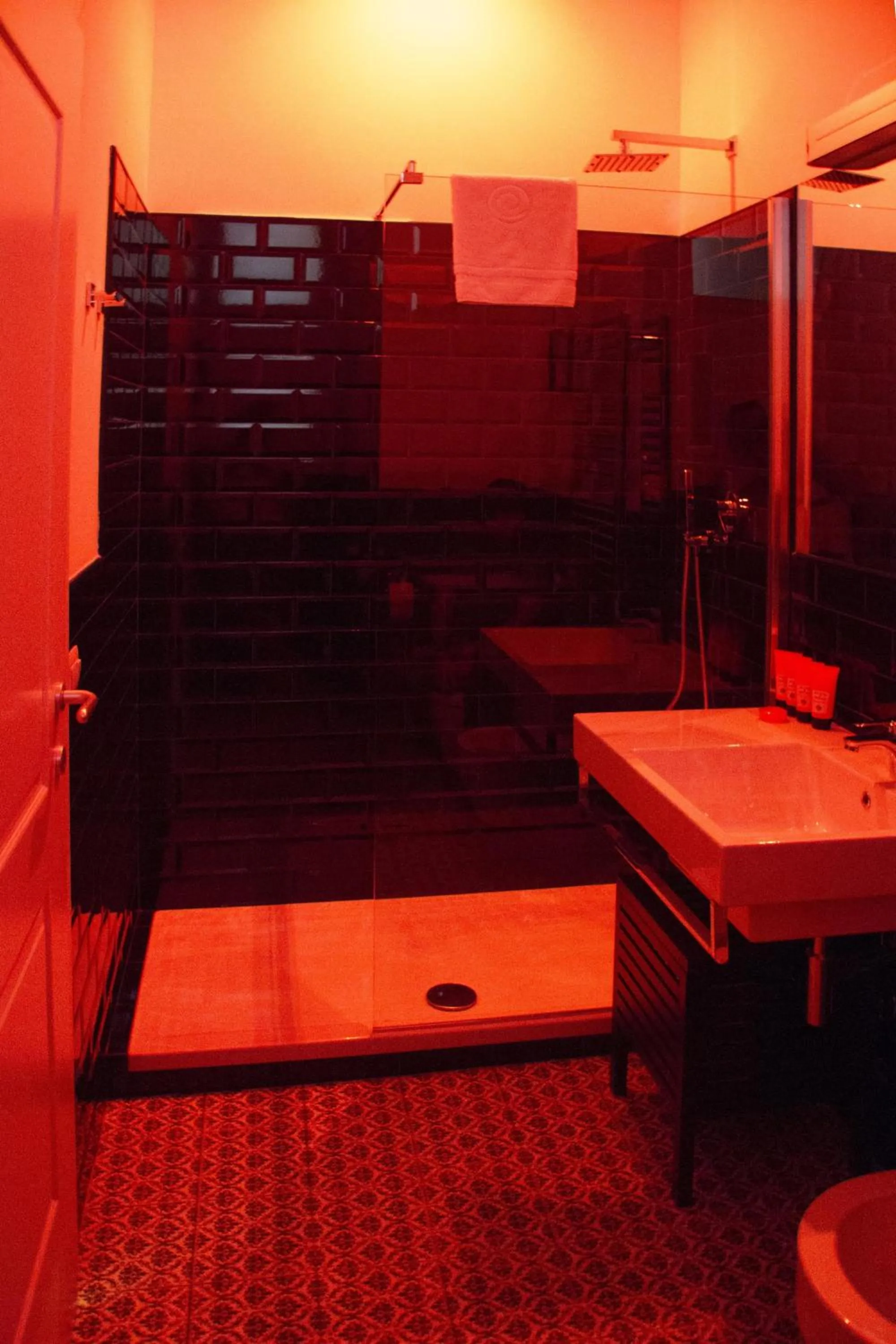 Shower in Leoncino 36 Apartments in Rome