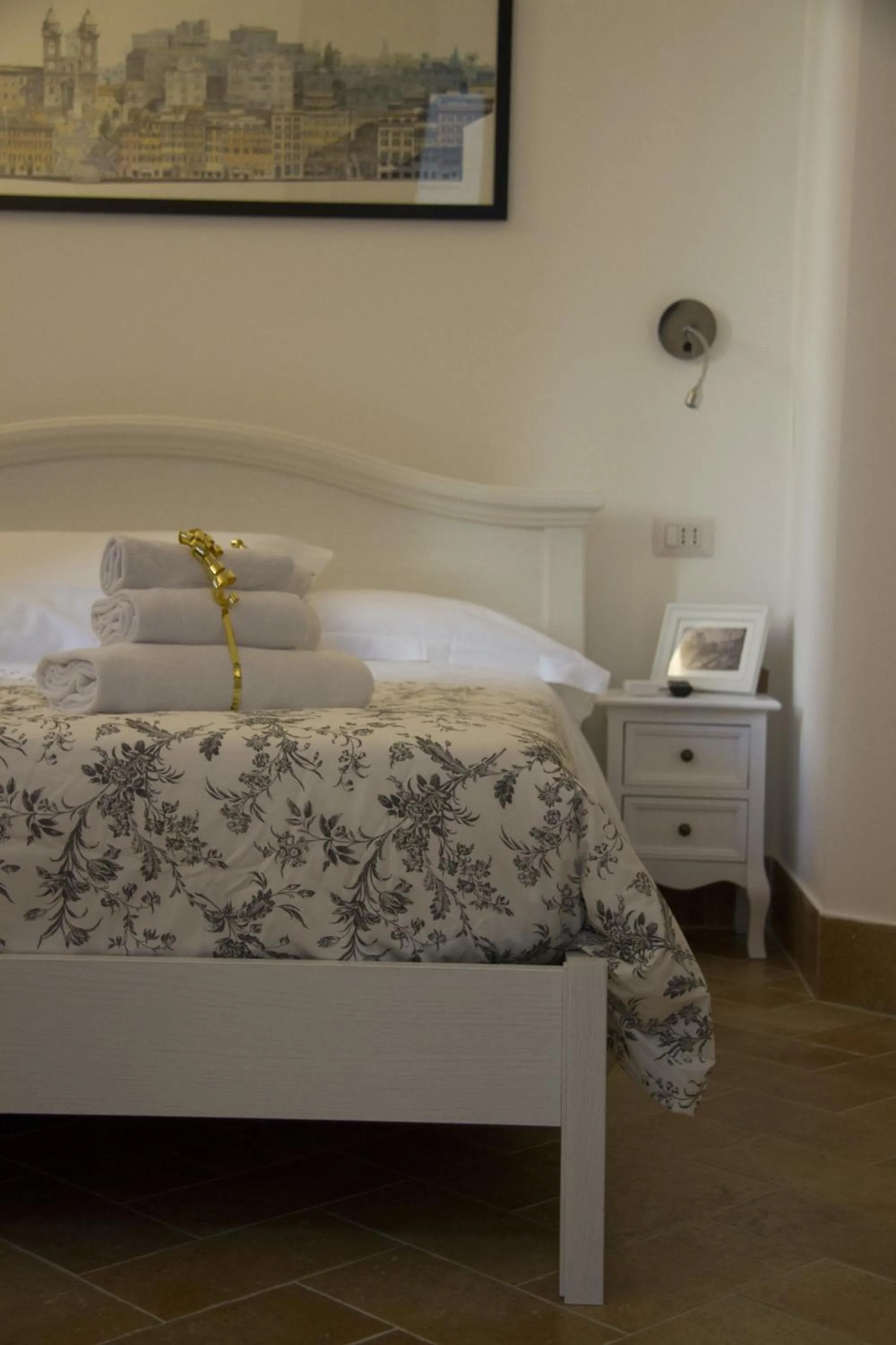 Decorative detail, Bed in Leoncino 36 Apartments in Rome