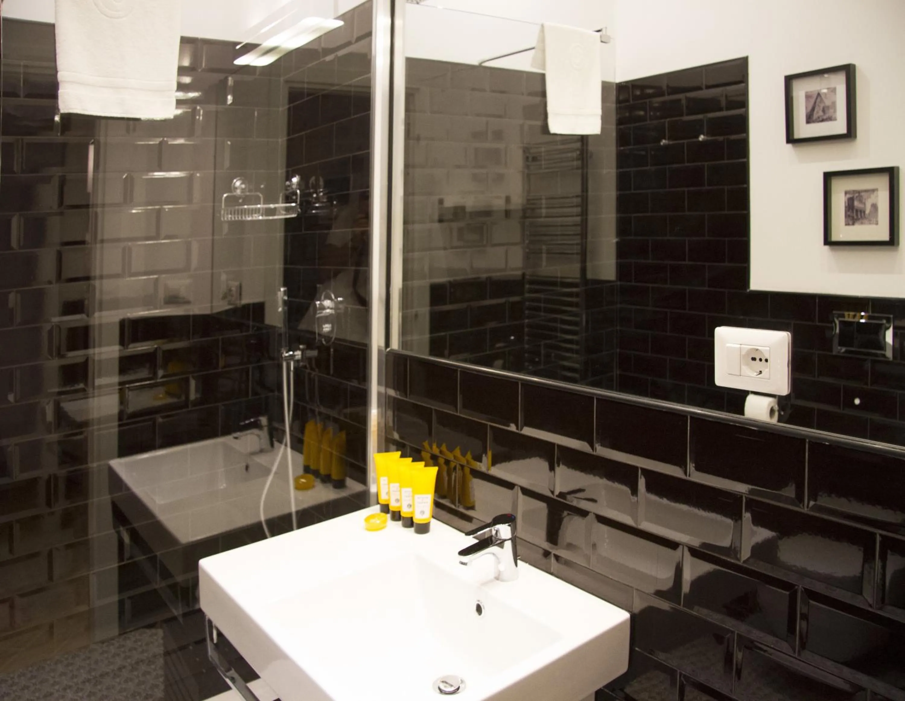 Bathroom in Leoncino 36 Apartments in Rome