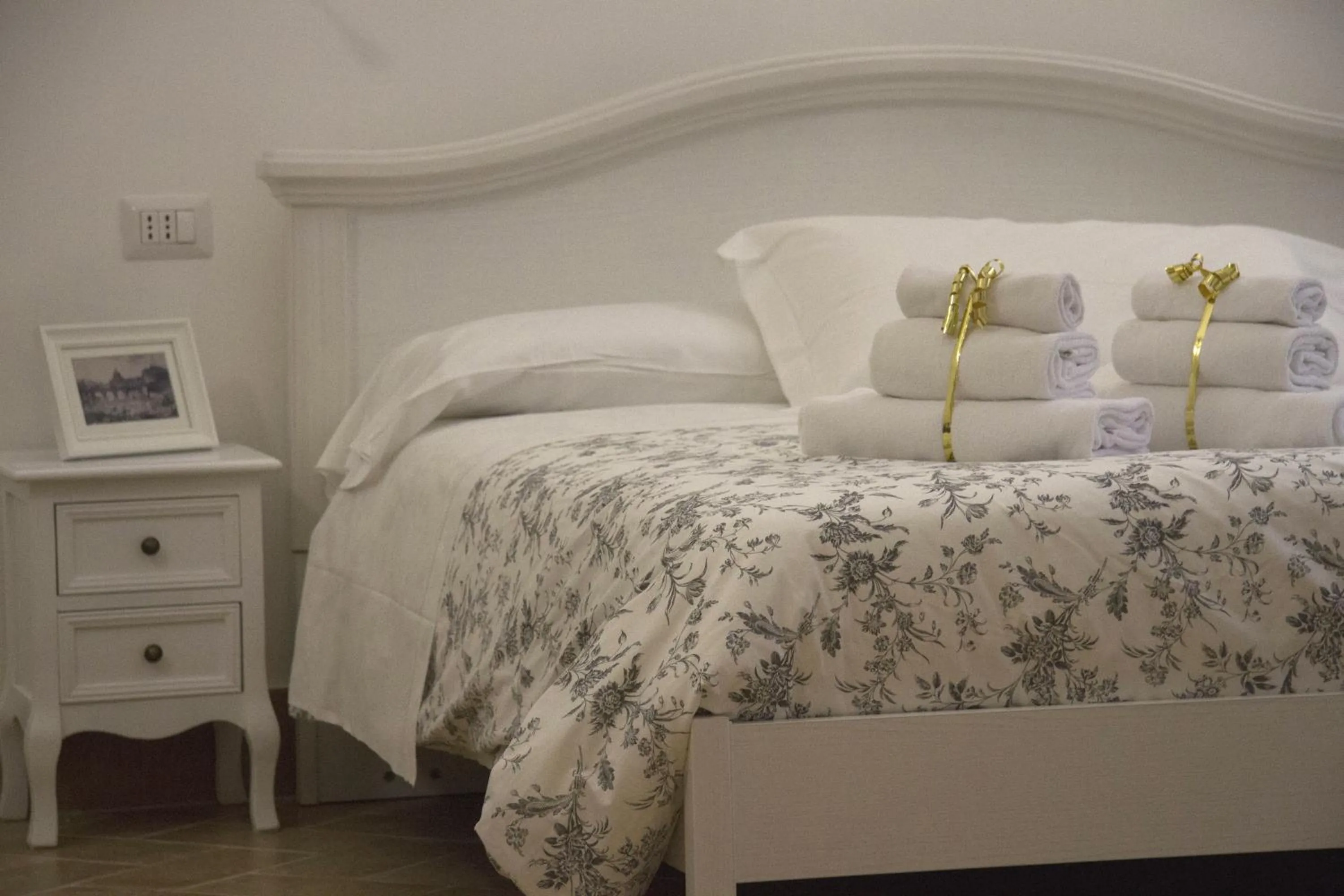 Decorative detail, Bed in Leoncino 36 Apartments in Rome