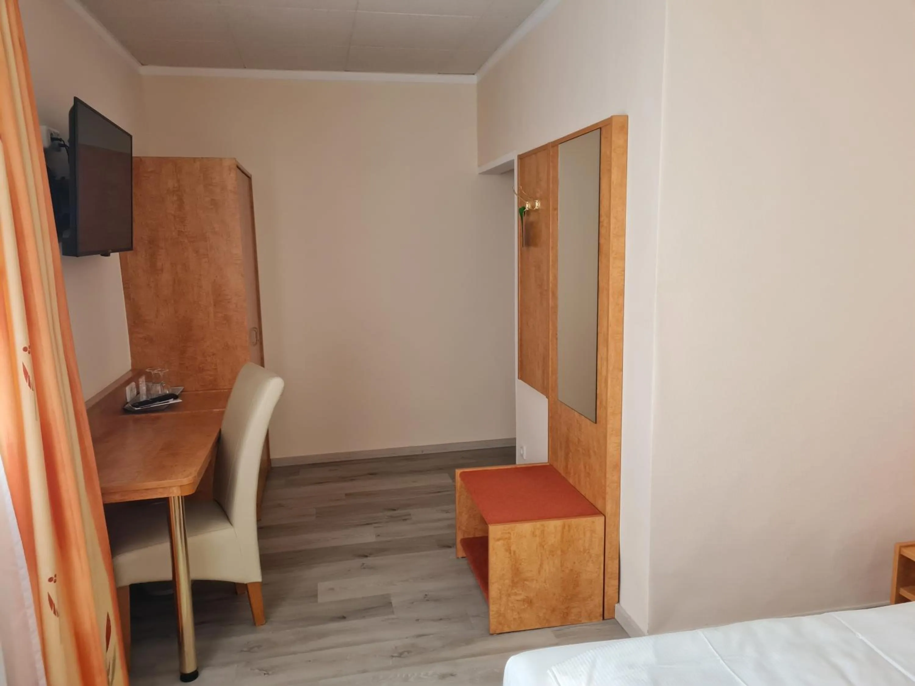 Photo of the whole room, Bed in Hotel Stadt Witzenhausen