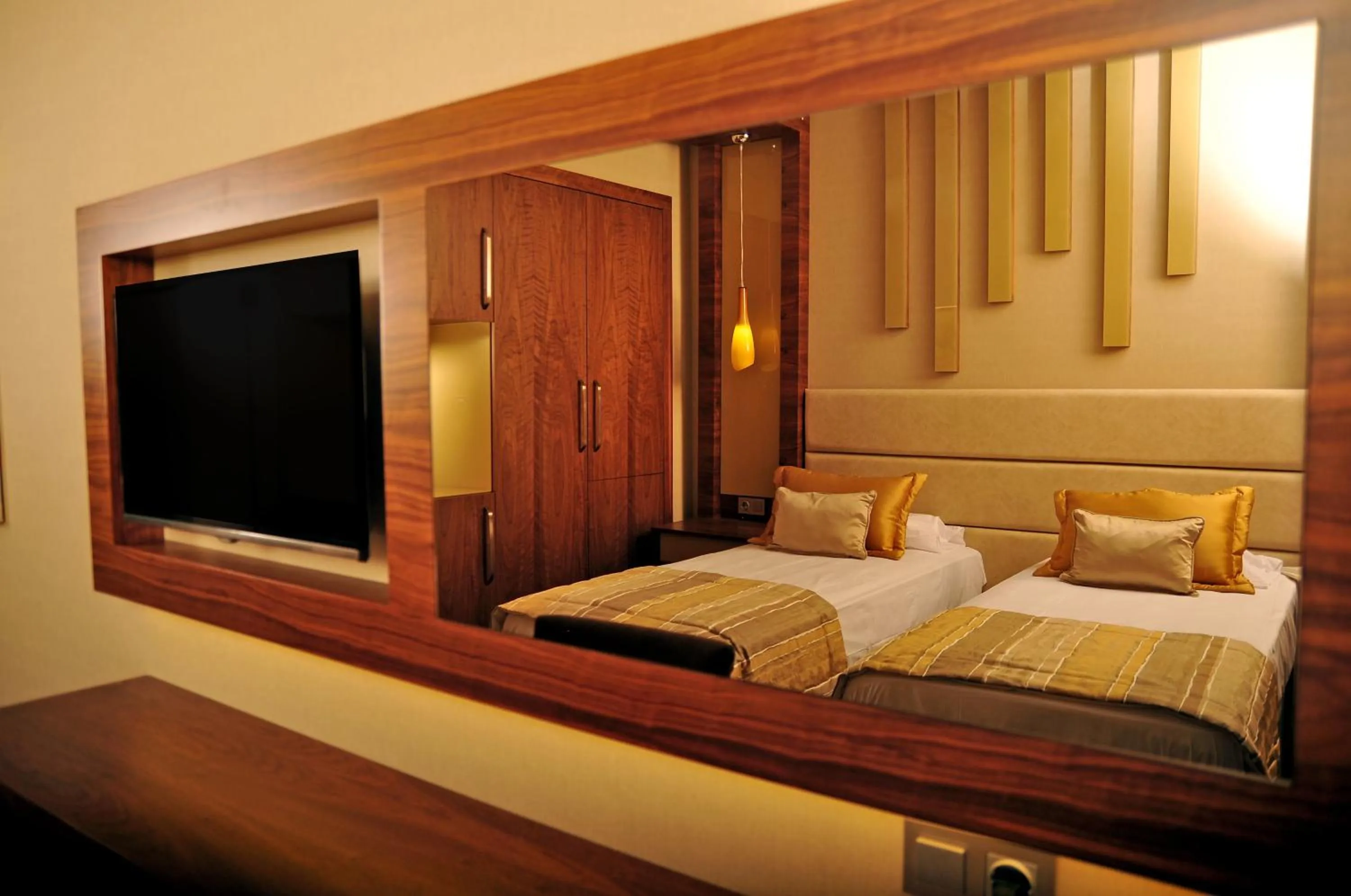TV and multimedia, Bed in Avin Hotel