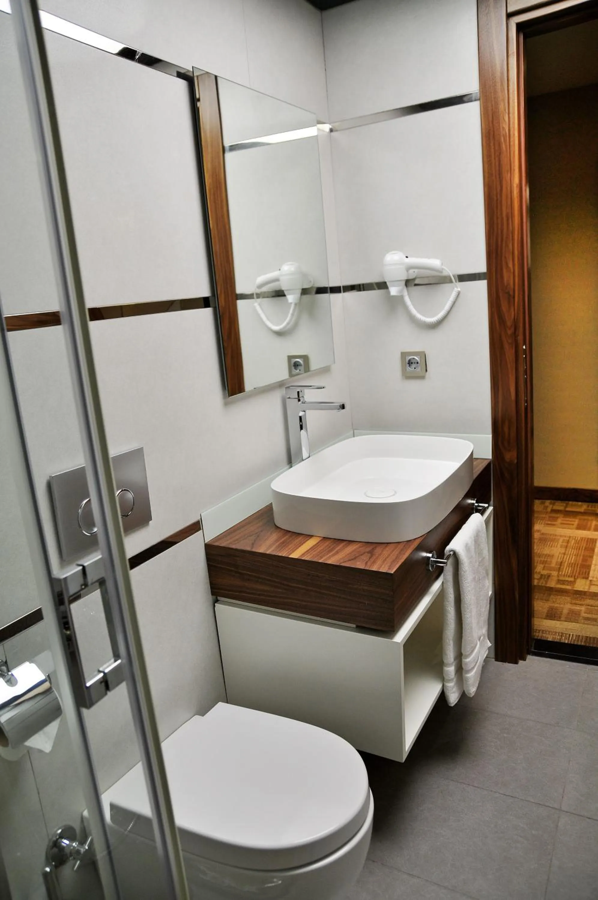 Toilet in Avin Hotel