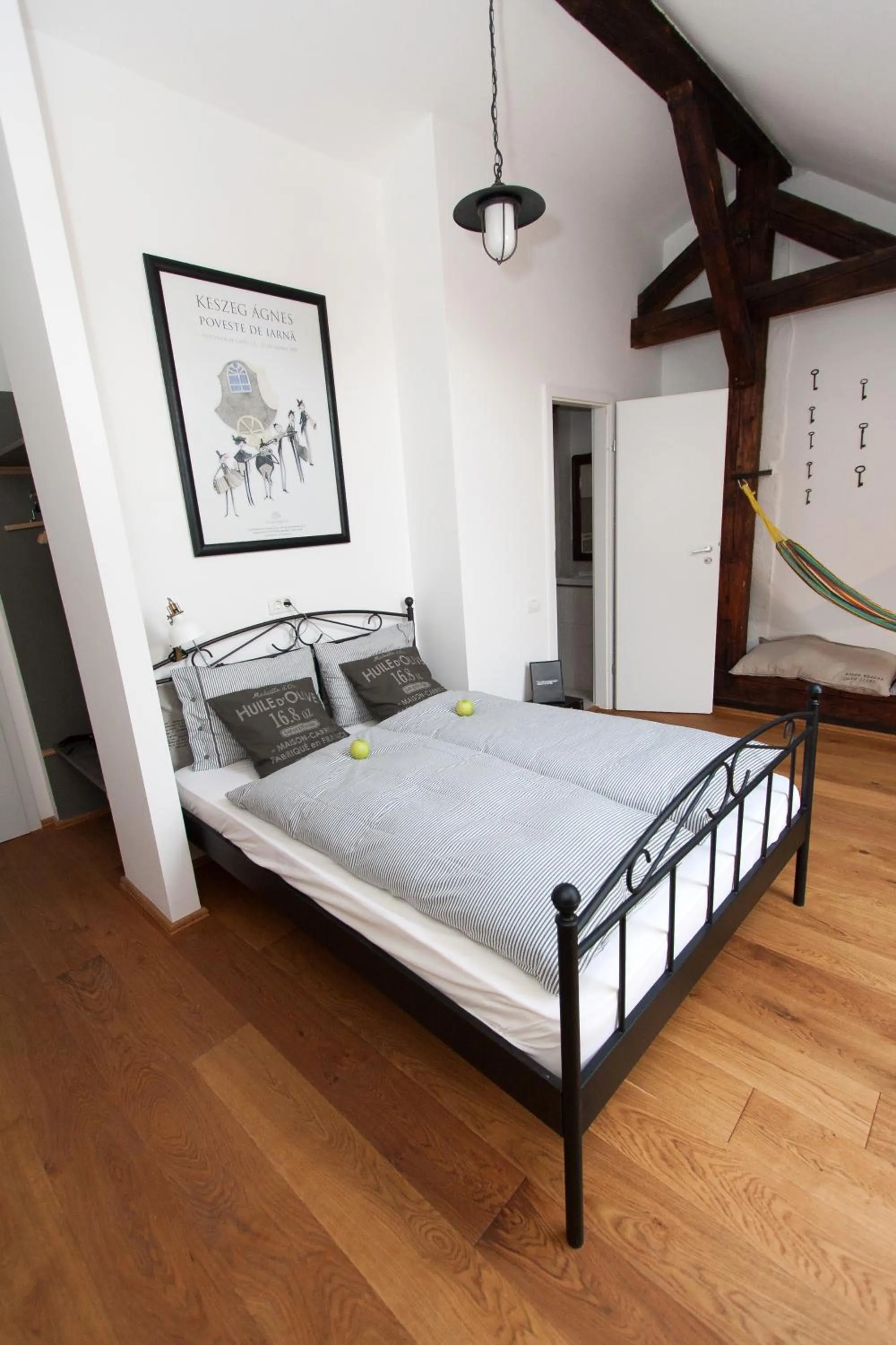 bunk bed, Bed in Camino Home