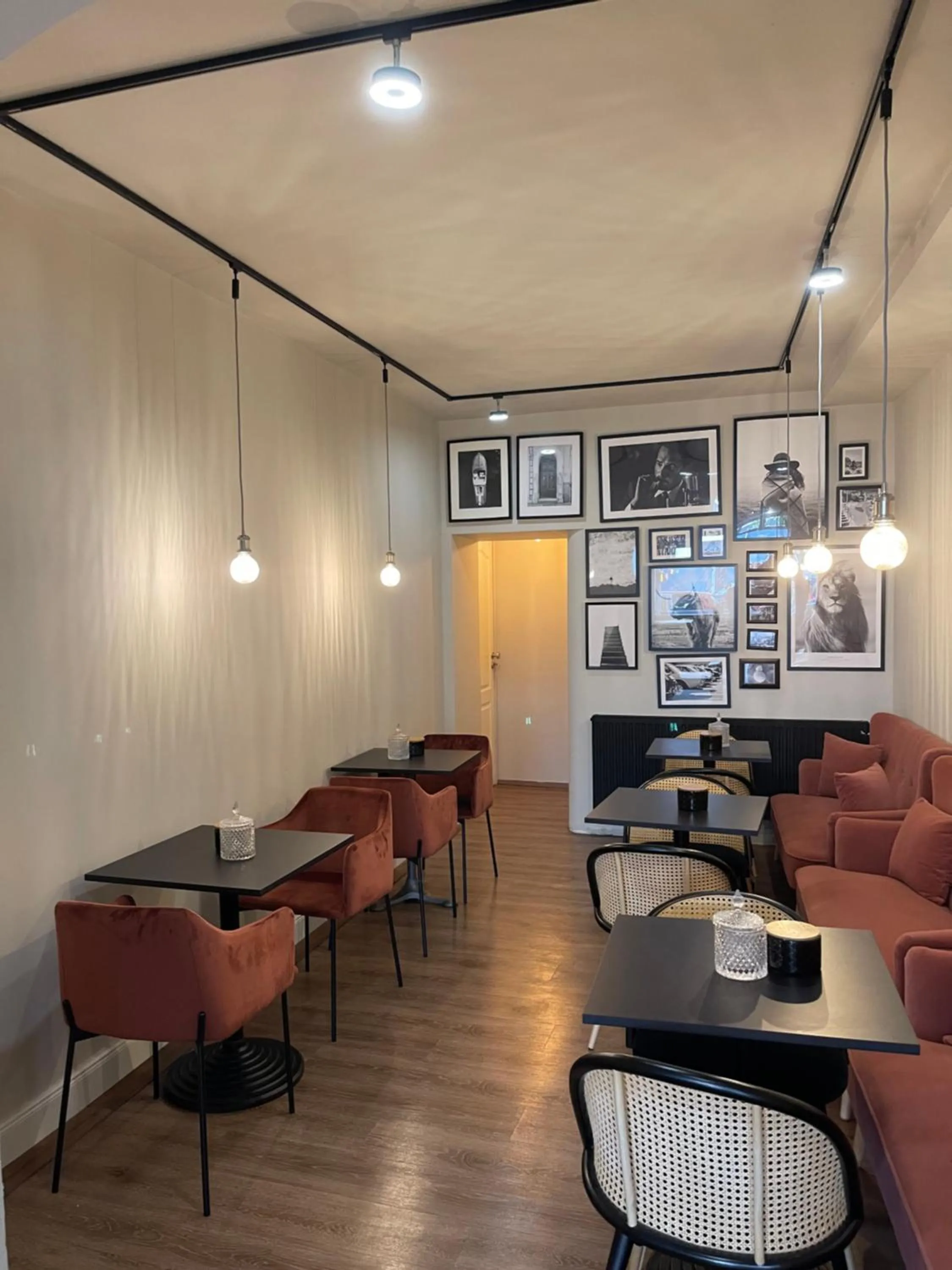 Breakfast in MAX Hotel Düsseldorf Self-Check-in