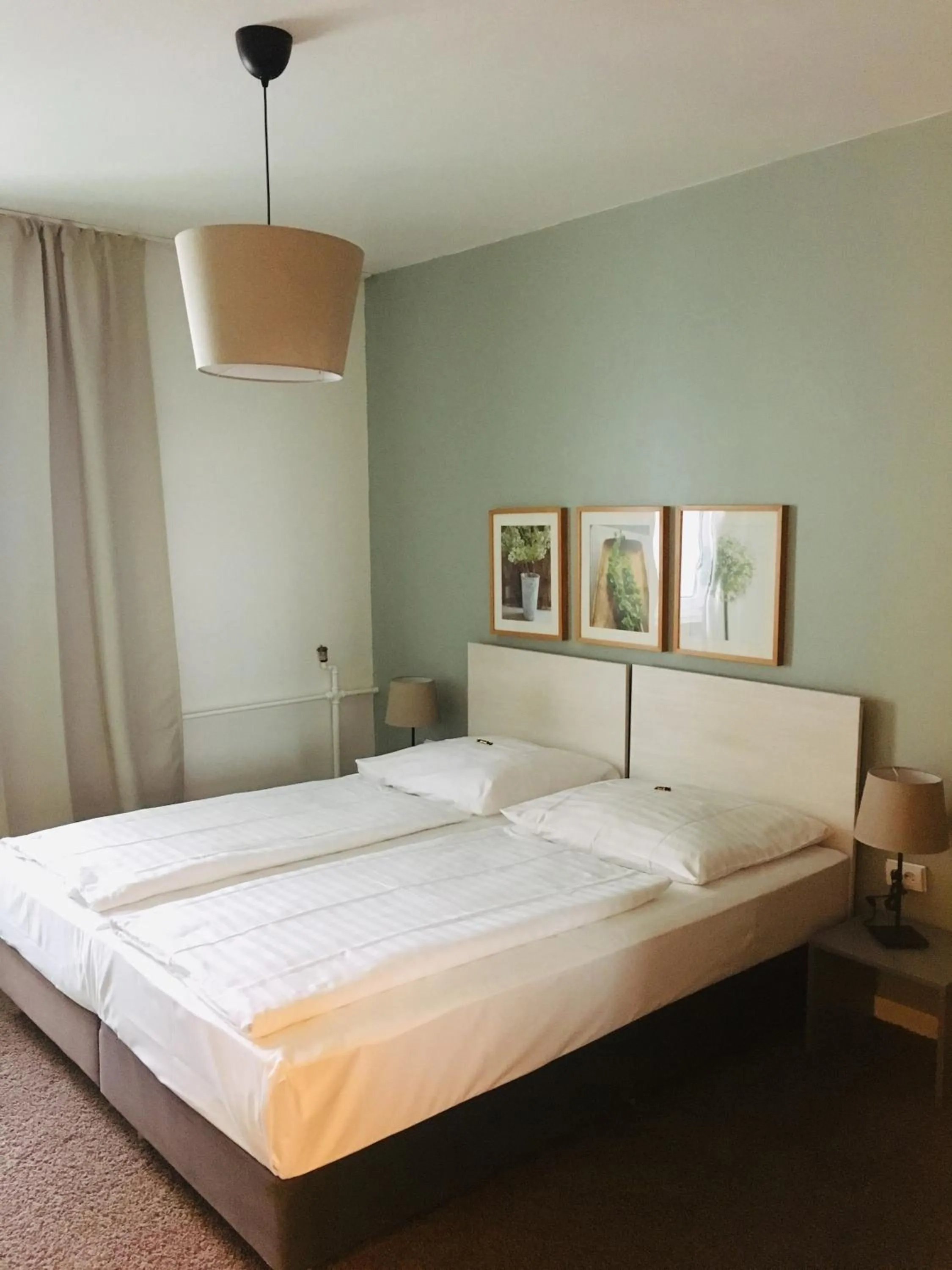 Bed in MAX Hotel Düsseldorf Self-Check-in