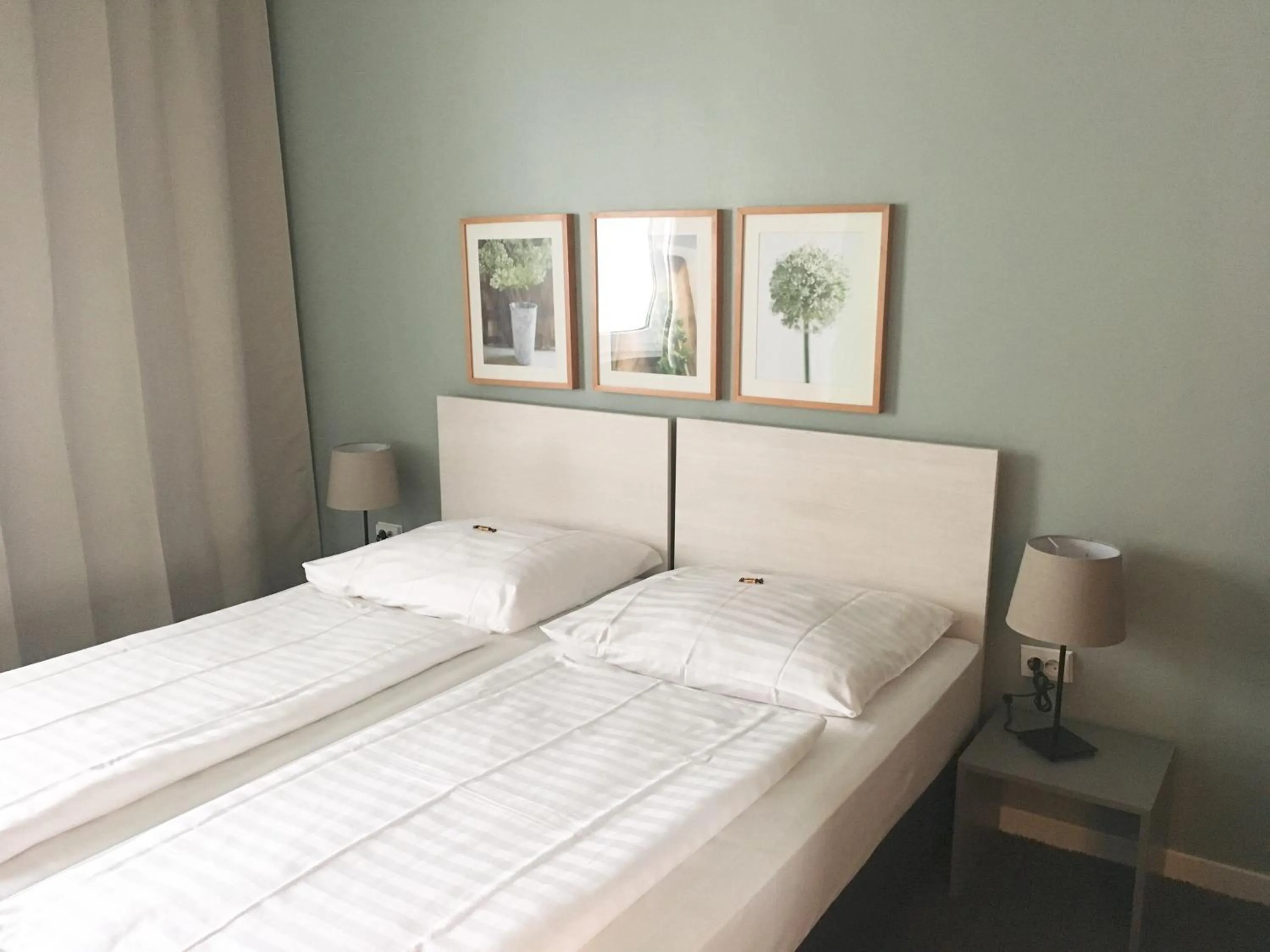 Bed in MAX Hotel Düsseldorf Self-Check-in