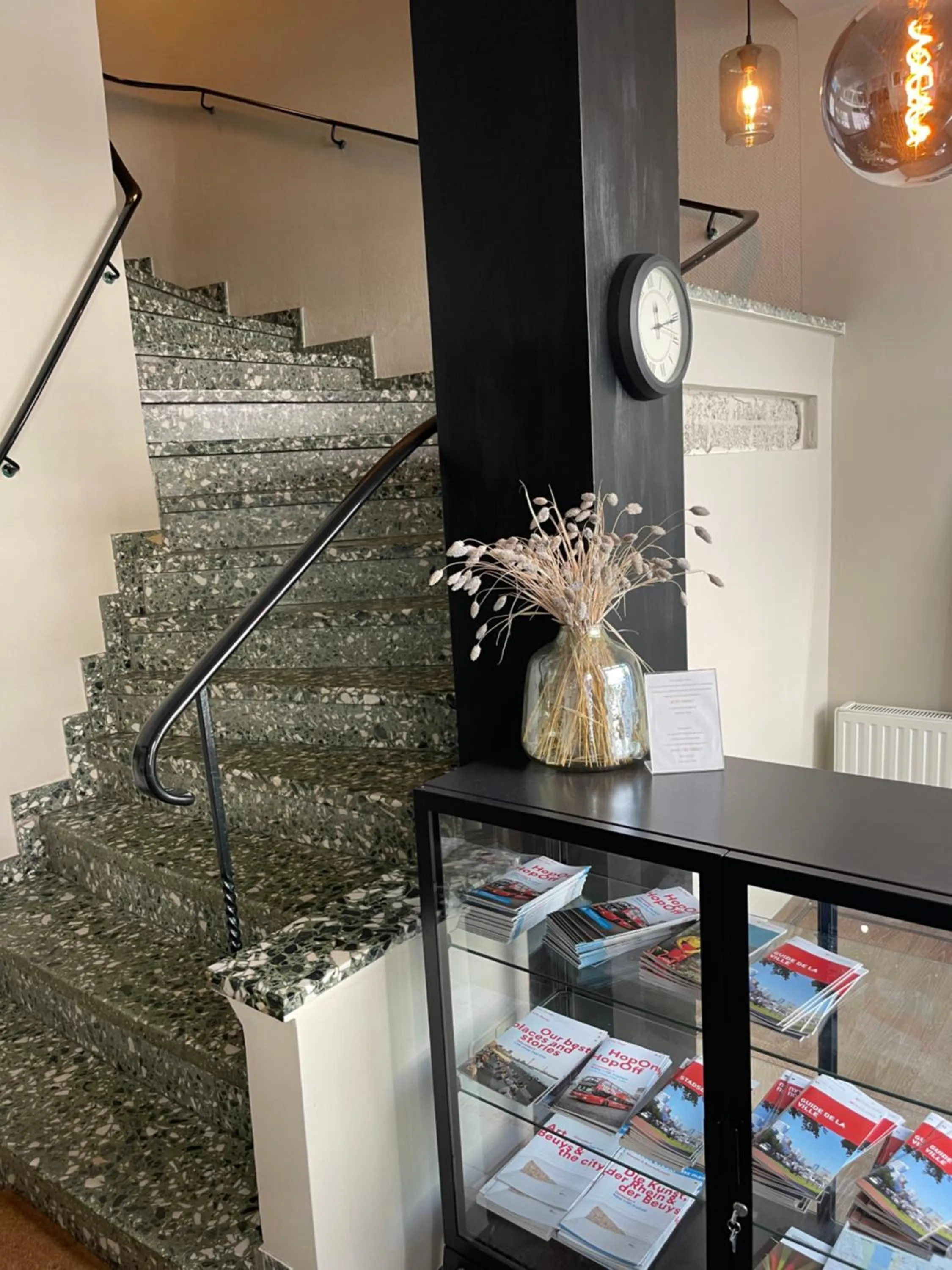 group of guests in MAX Hotel Düsseldorf Self-Check-in