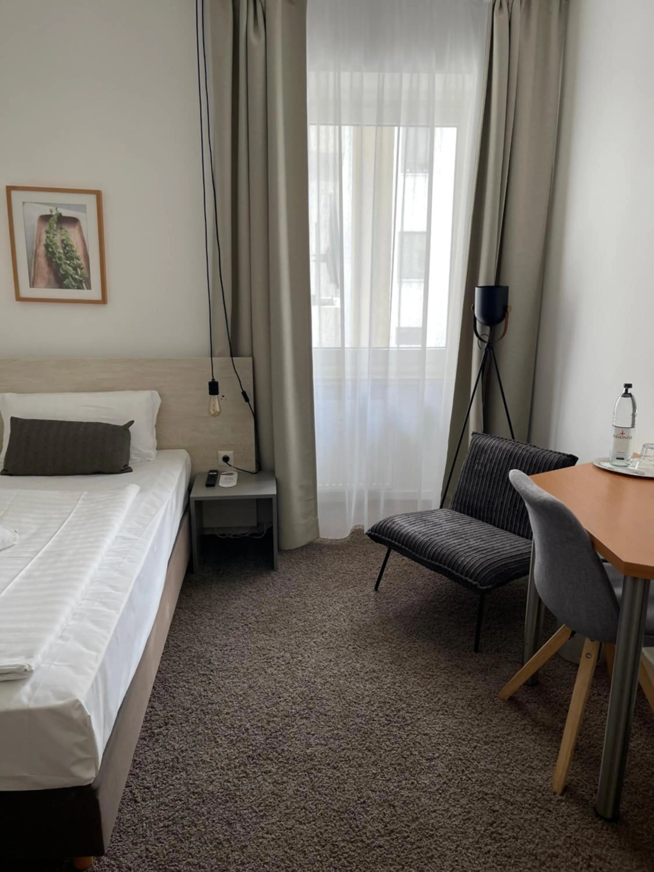 Bed in MAX Hotel Düsseldorf Self-Check-in