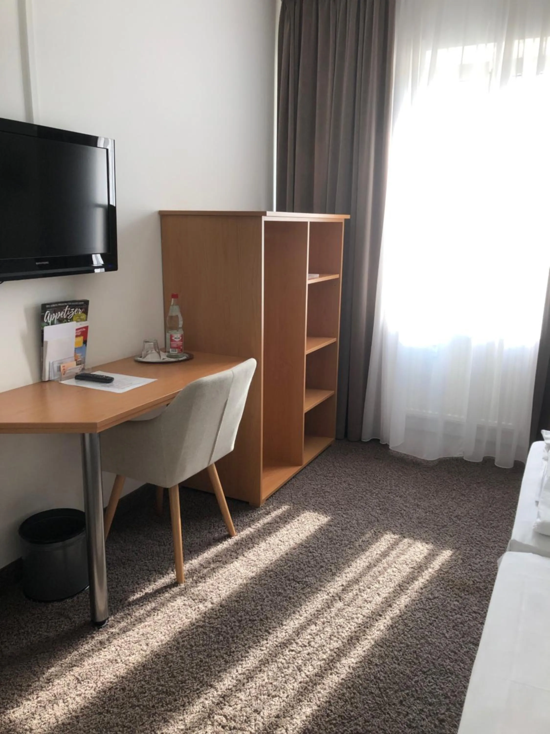 Bed in MAX Hotel Düsseldorf Self-Check-in