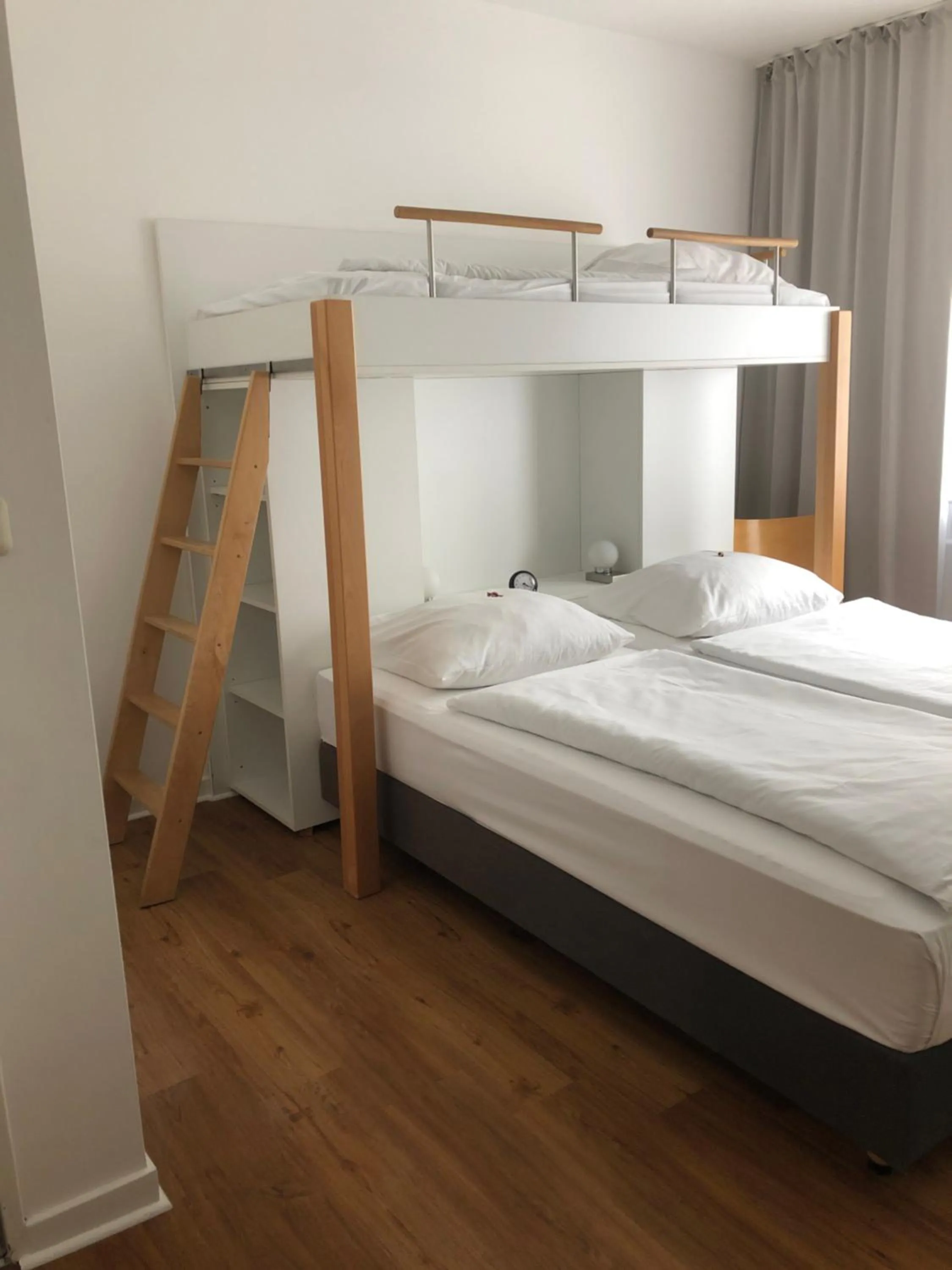 Bed in MAX Hotel Düsseldorf Self-Check-in