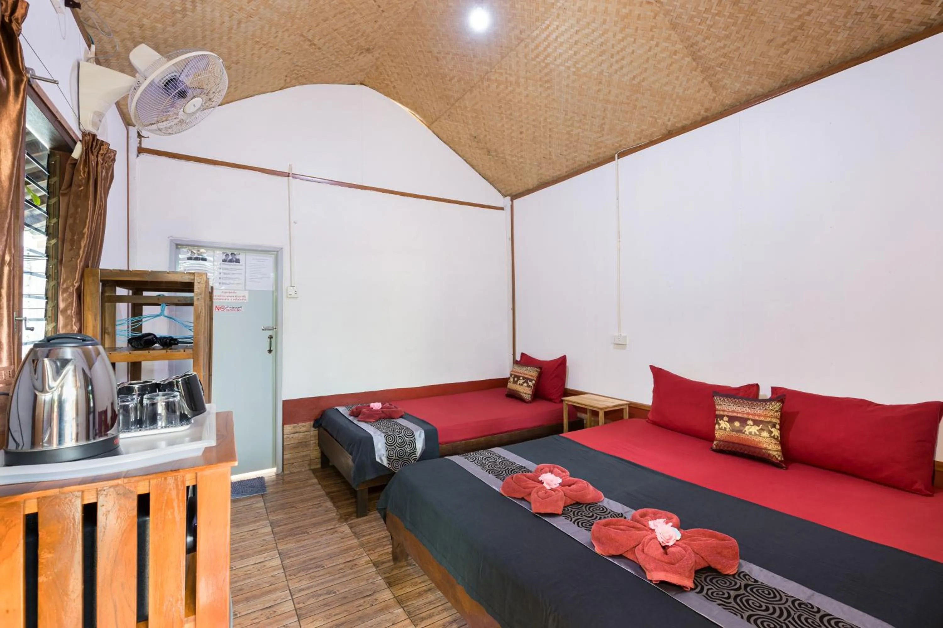 Bedroom, Bed in Family Song Koh Lipe