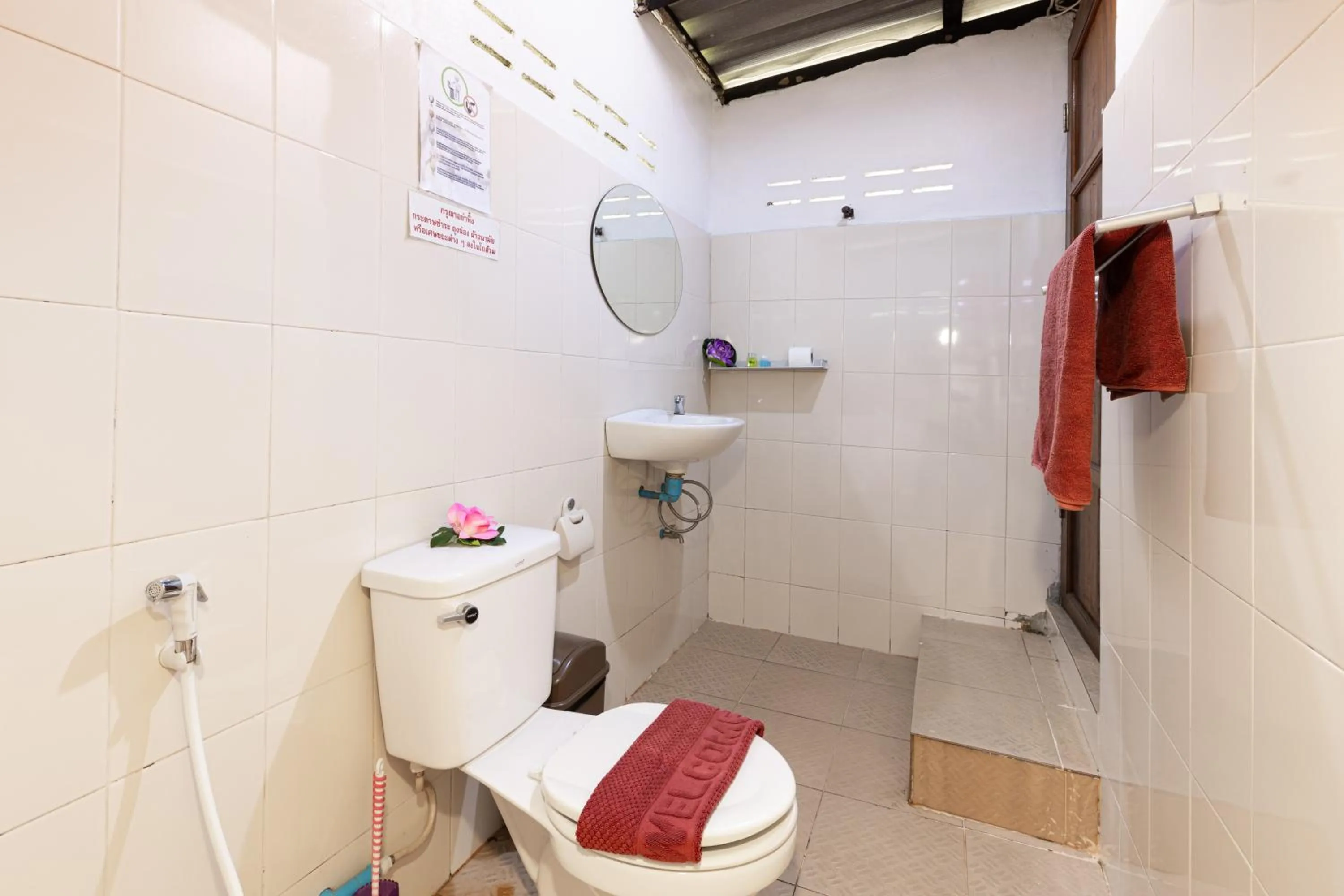 Bathroom in Family Song Koh Lipe