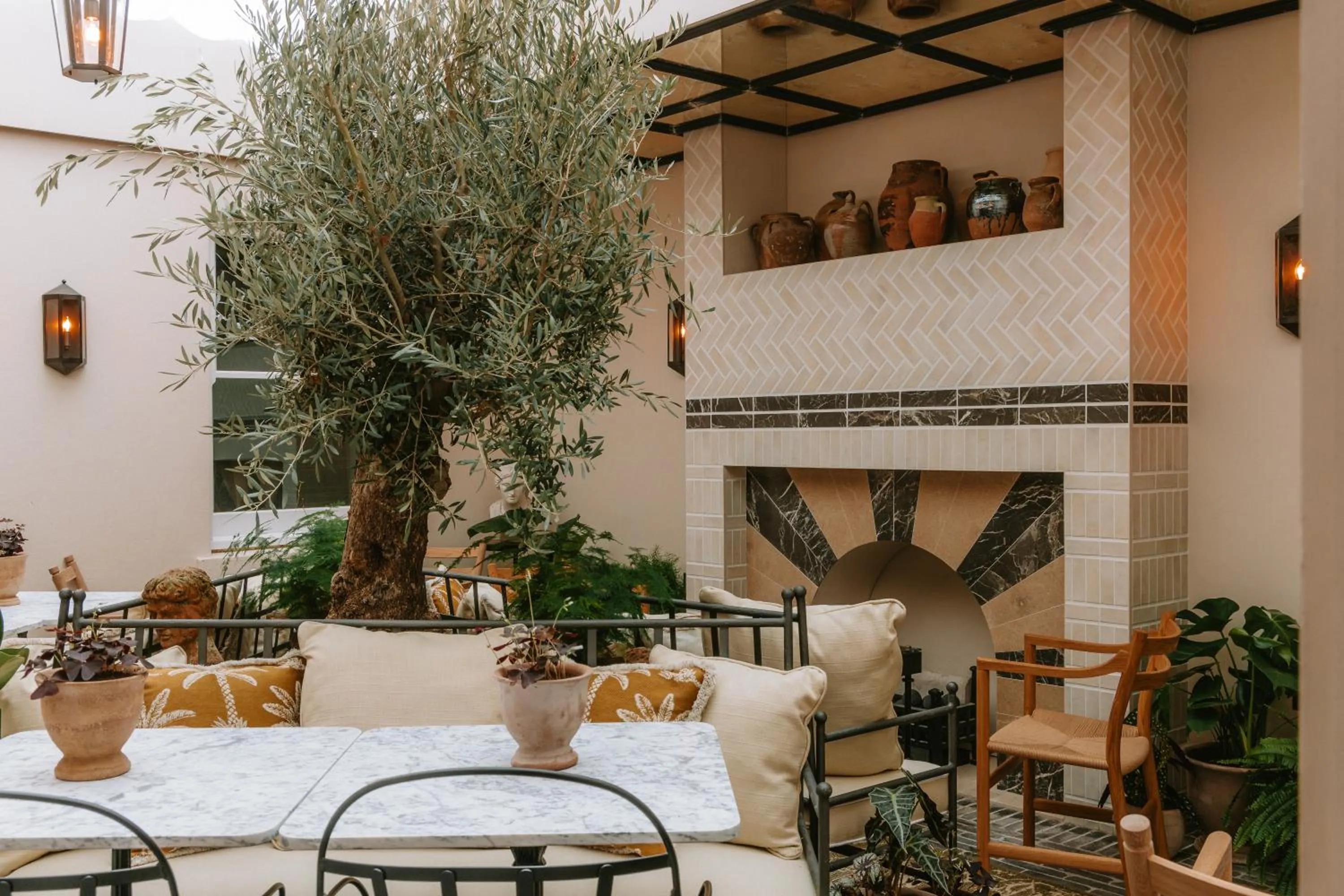 Lounge or bar in No.124 by GuestHouse, Brighton