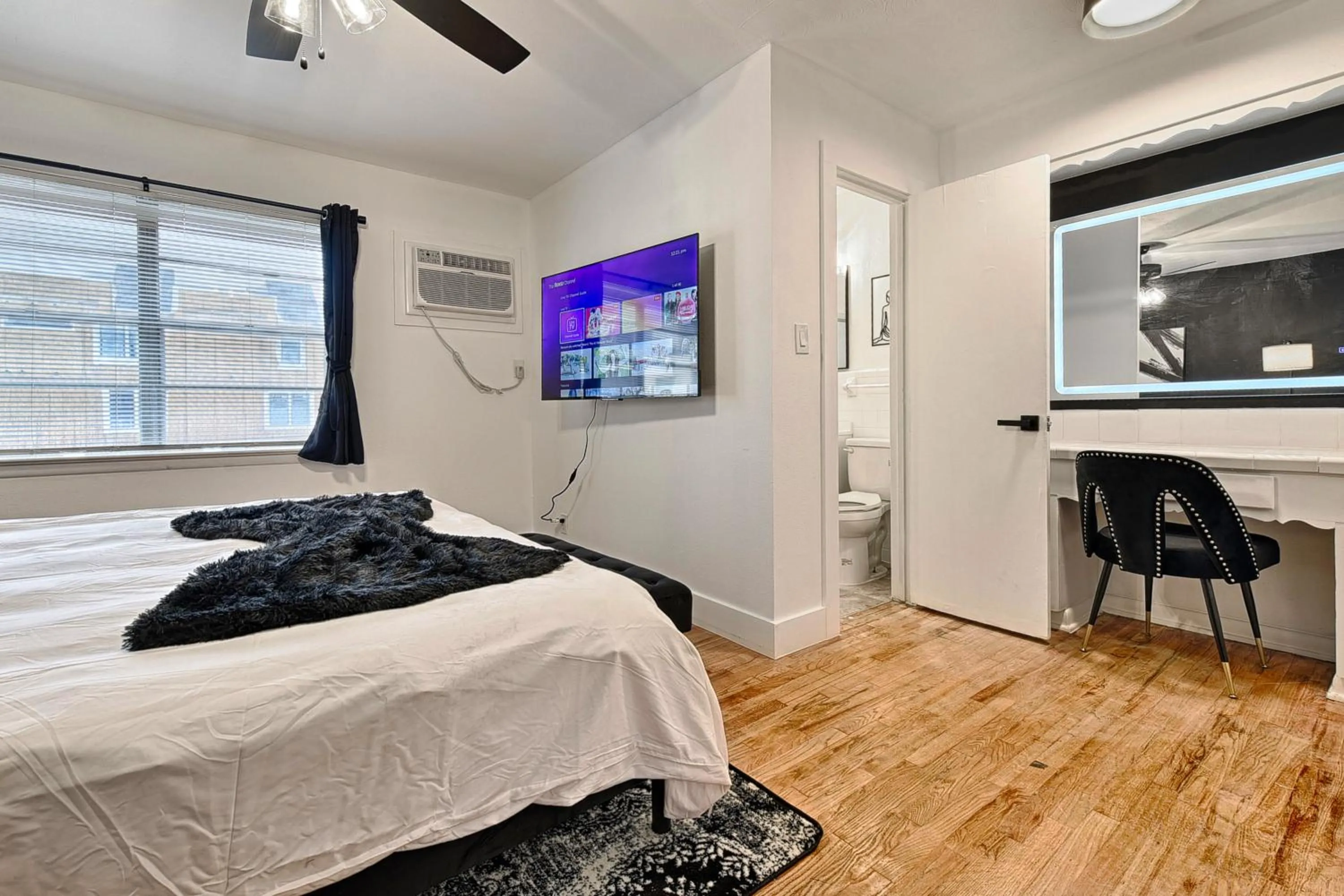 Bed in CityPlace bnb Aparthotel