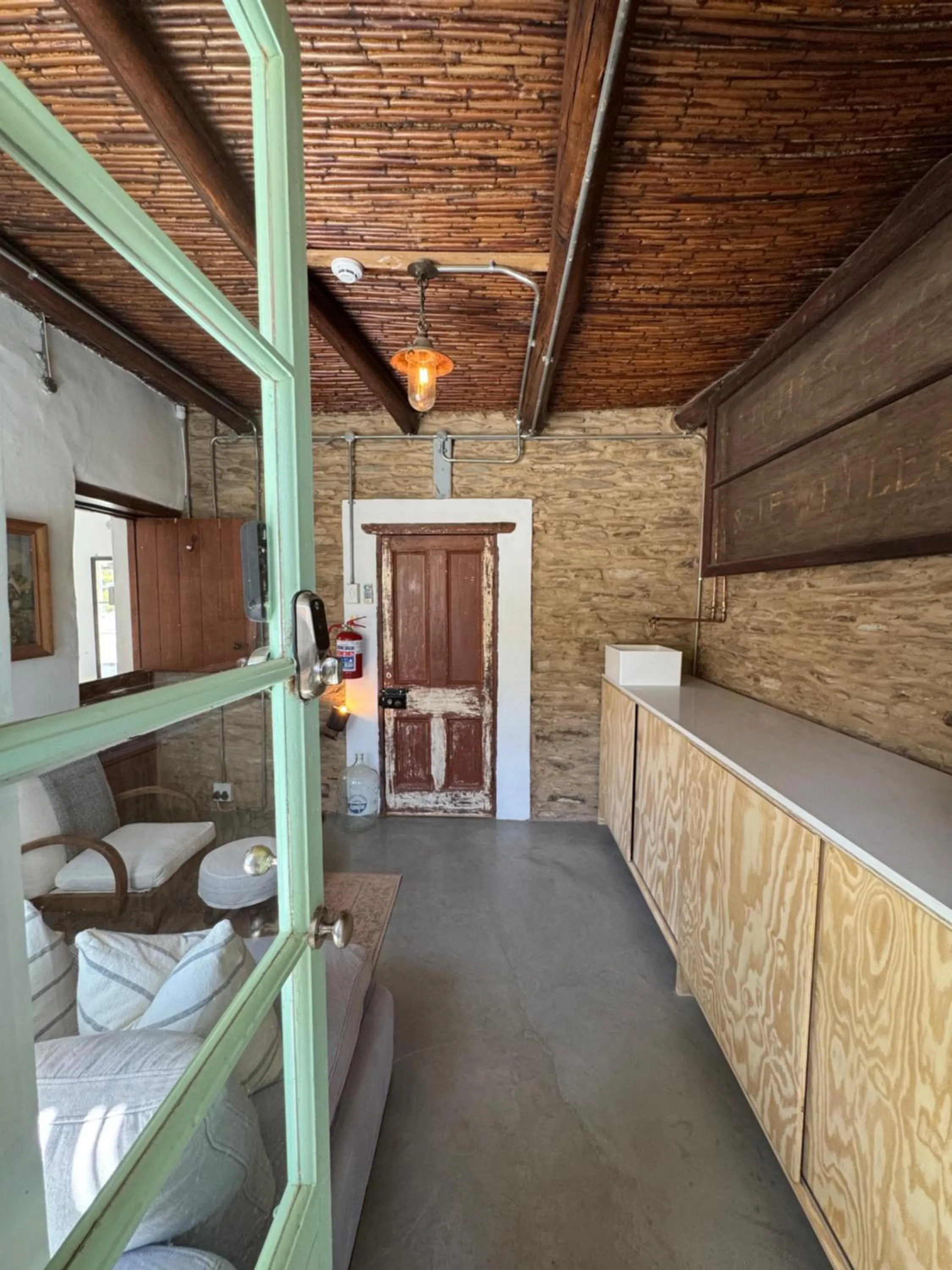 Kitchen or kitchenette in The Karoo Moon Motel