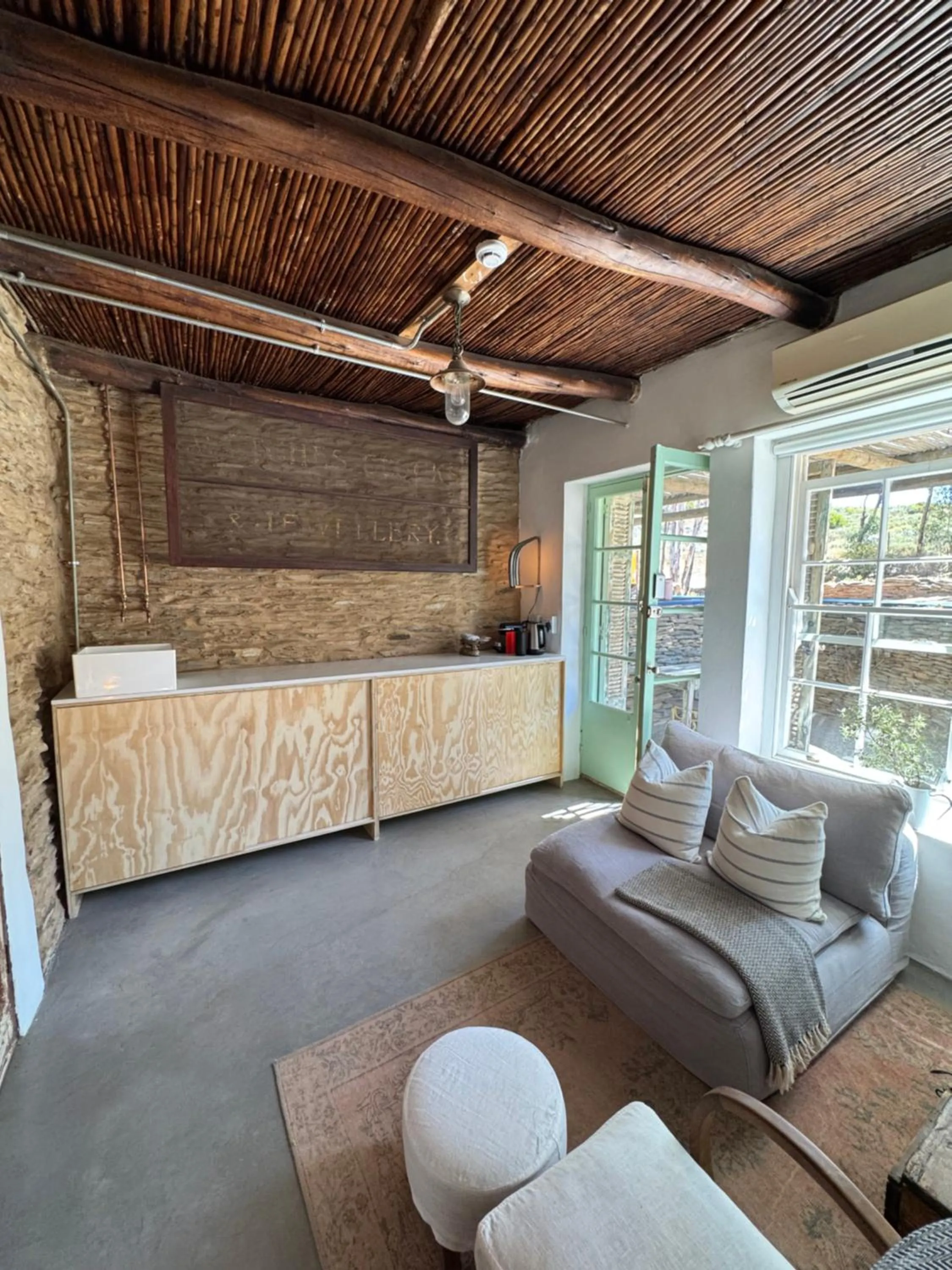 Kitchen or kitchenette in The Karoo Moon Motel