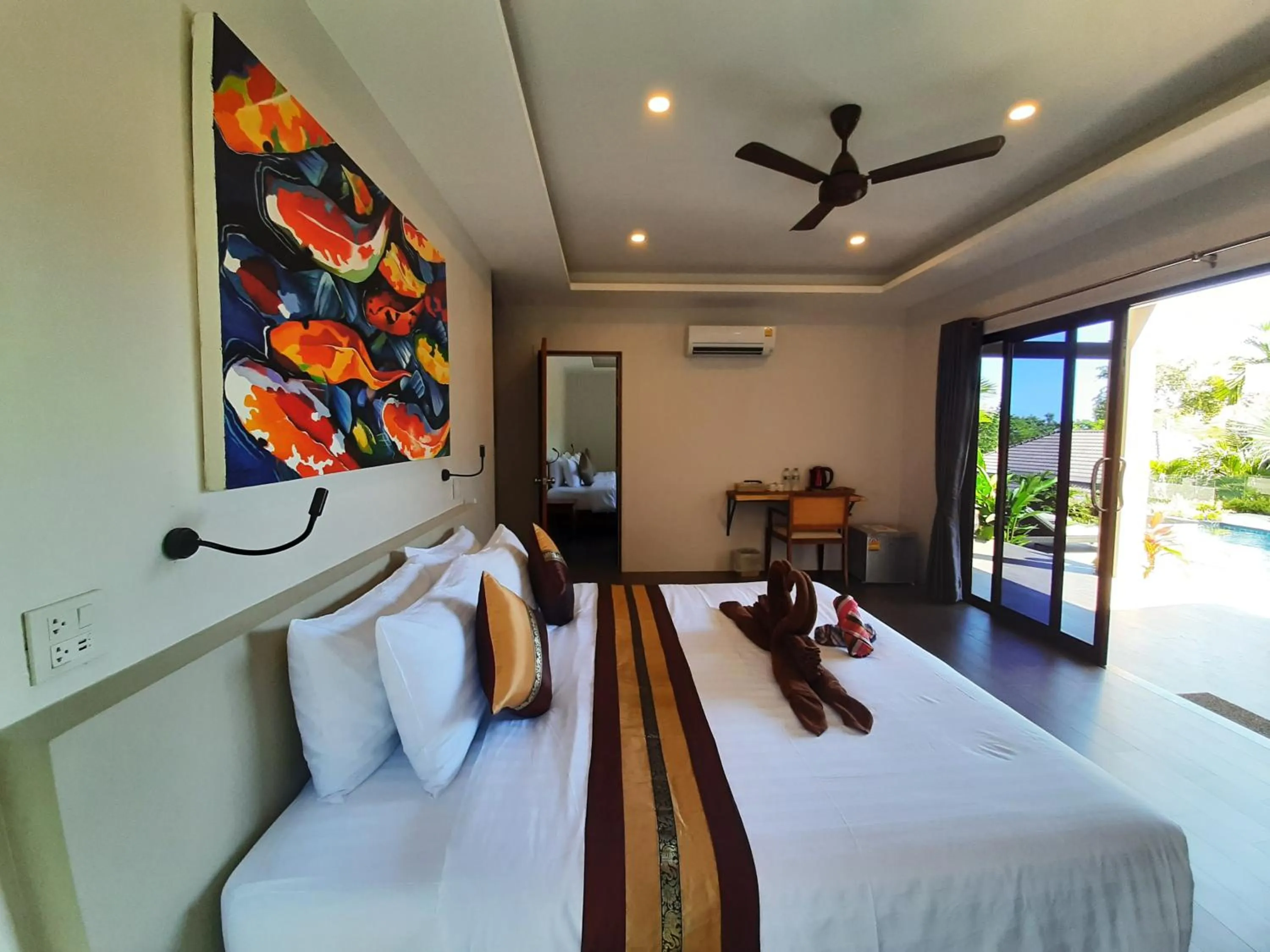 Photo of the whole room, Bed in Baan Sawan Samui Resort
