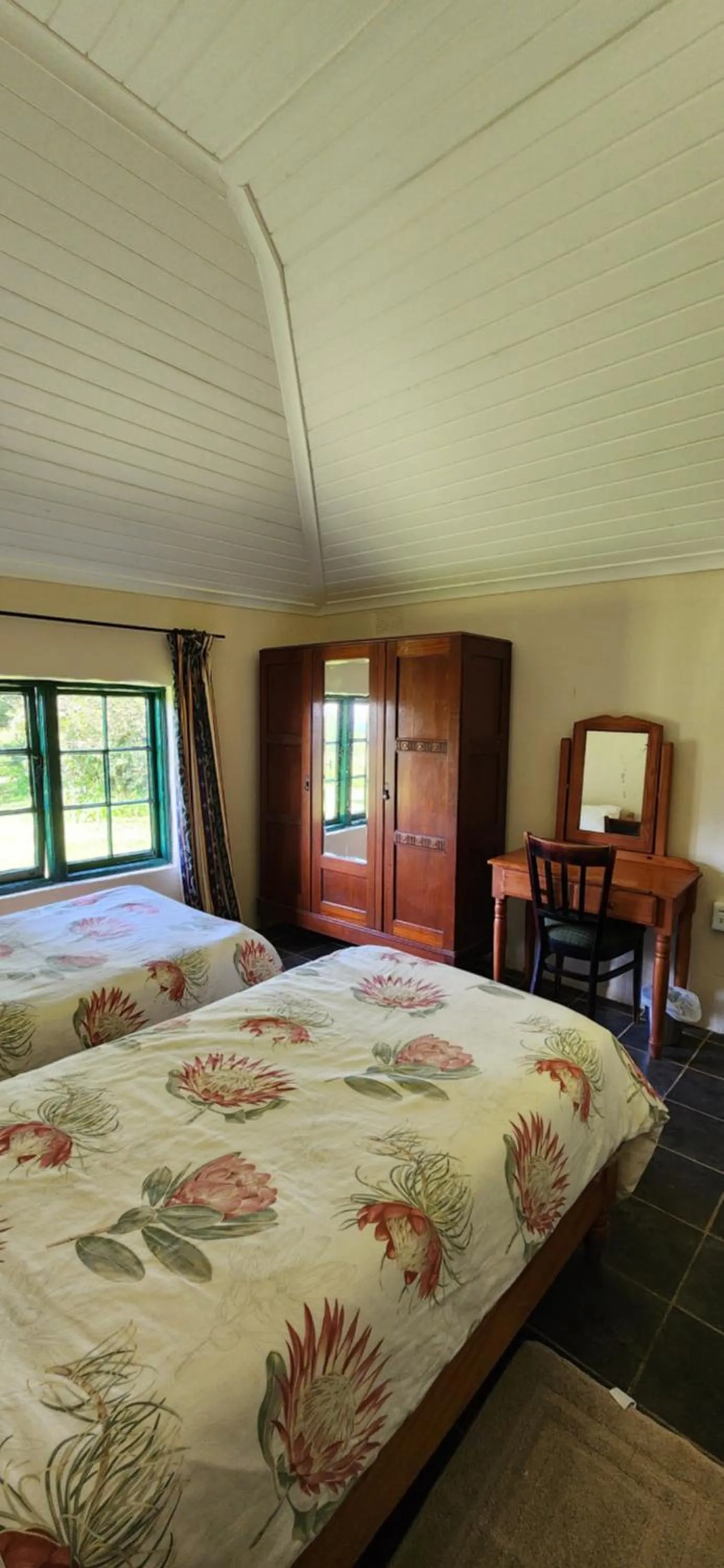 Photo of the whole room, Bed in Ardmore Guest Farm