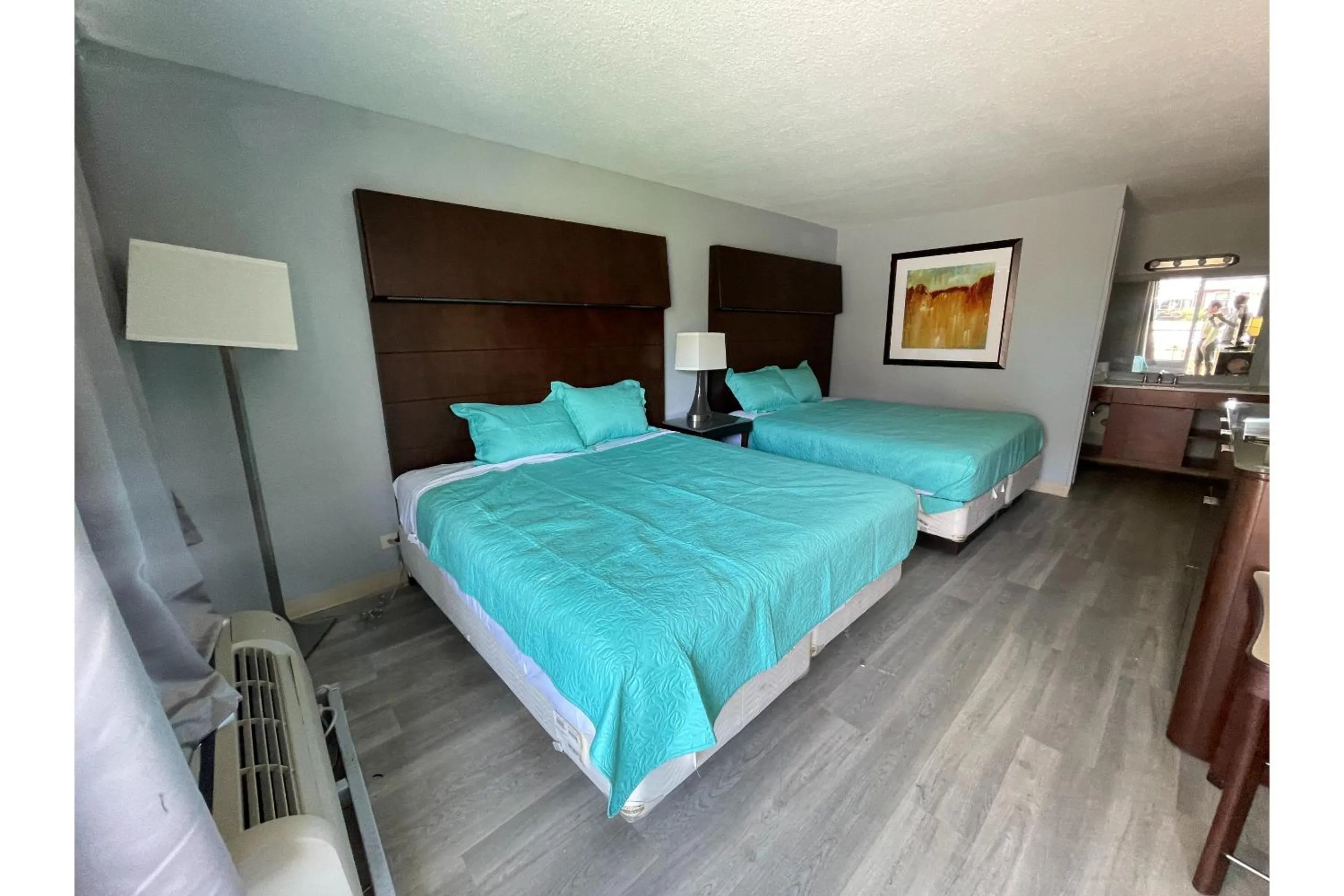 Bedroom in Lamplighter Inn by OYO Charlotte Airport Area