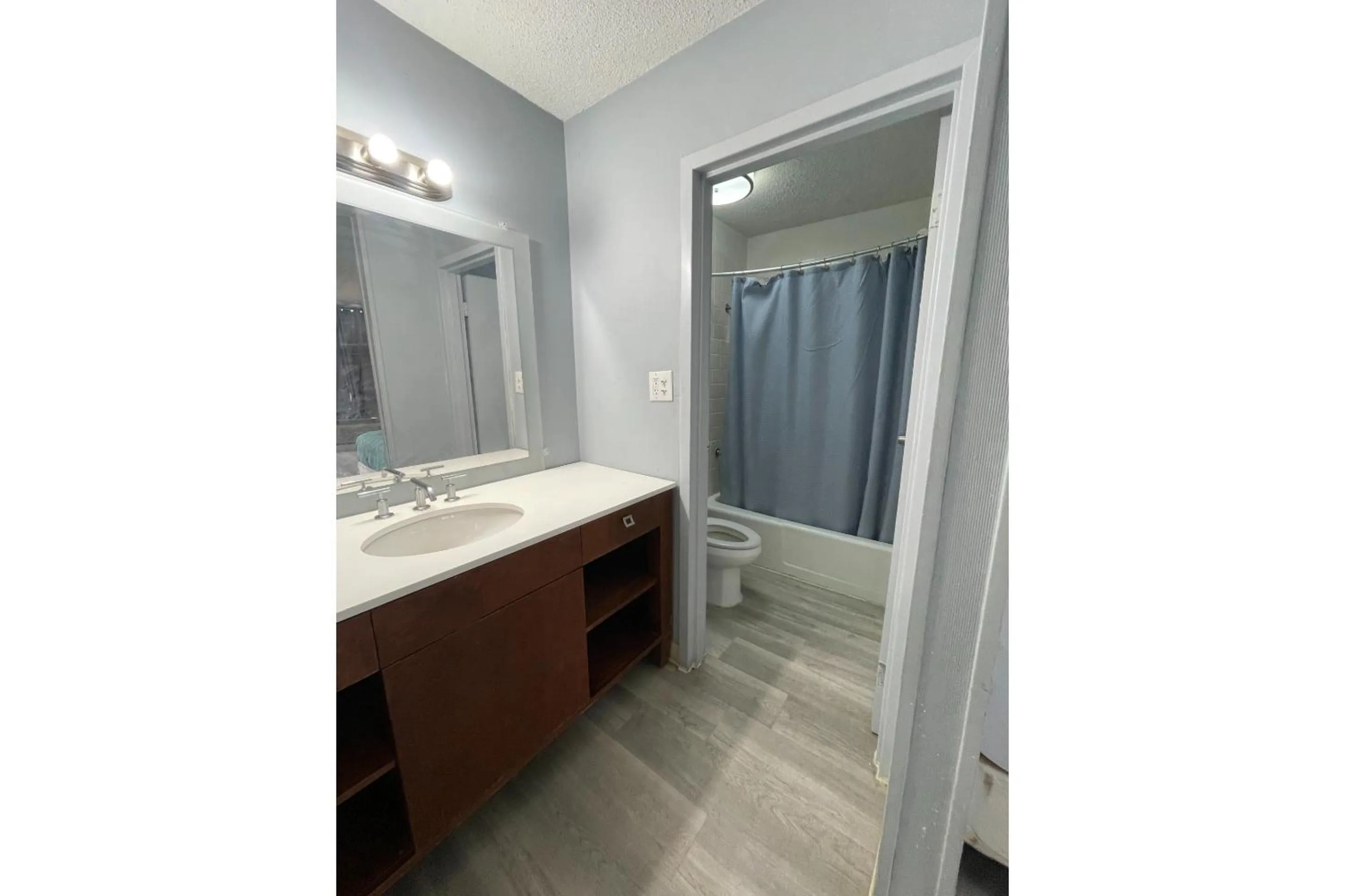 Bathroom in Lamplighter Inn by OYO Charlotte Airport Area