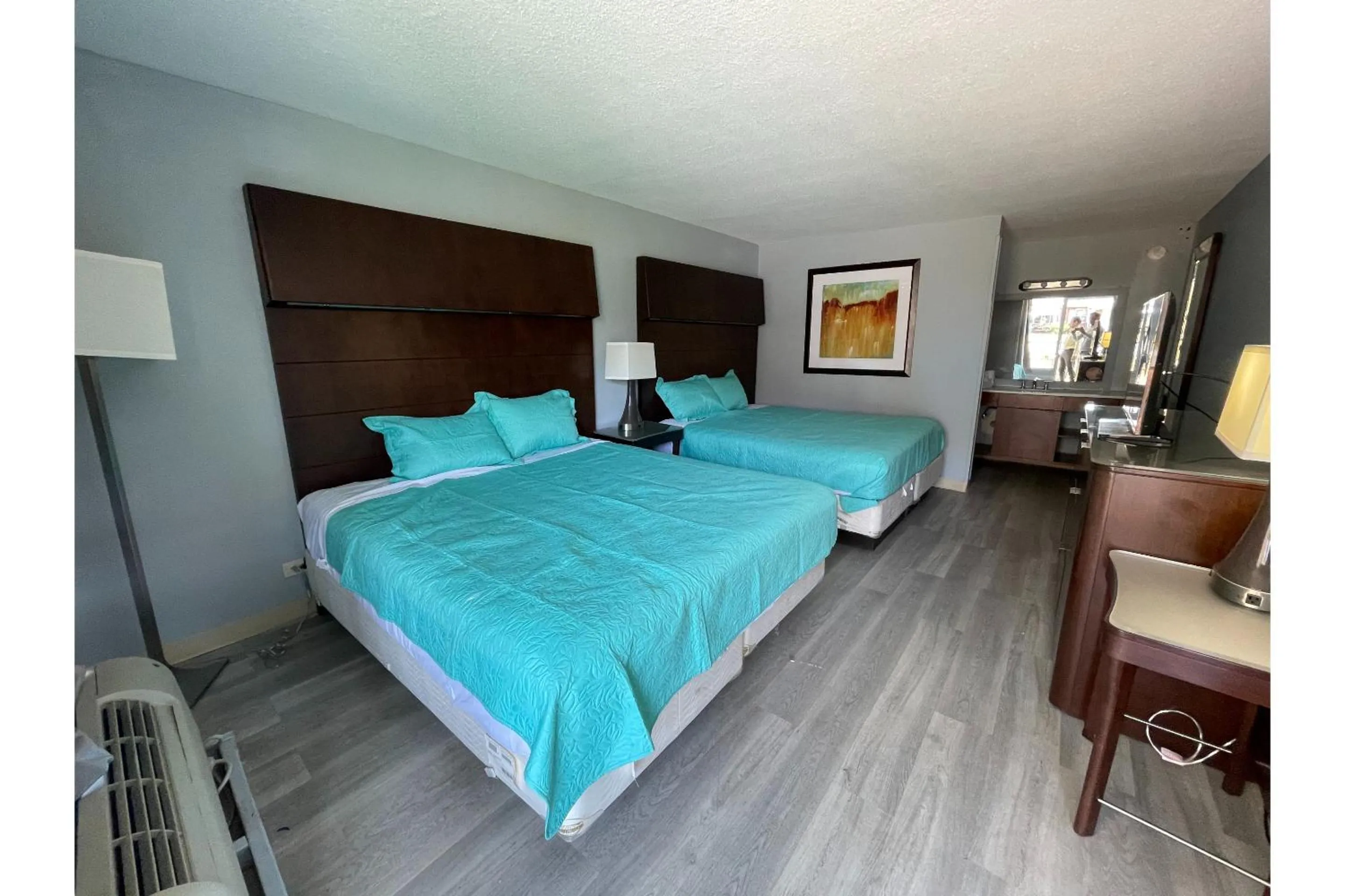 Bedroom in Lamplighter Inn by OYO Charlotte Airport Area